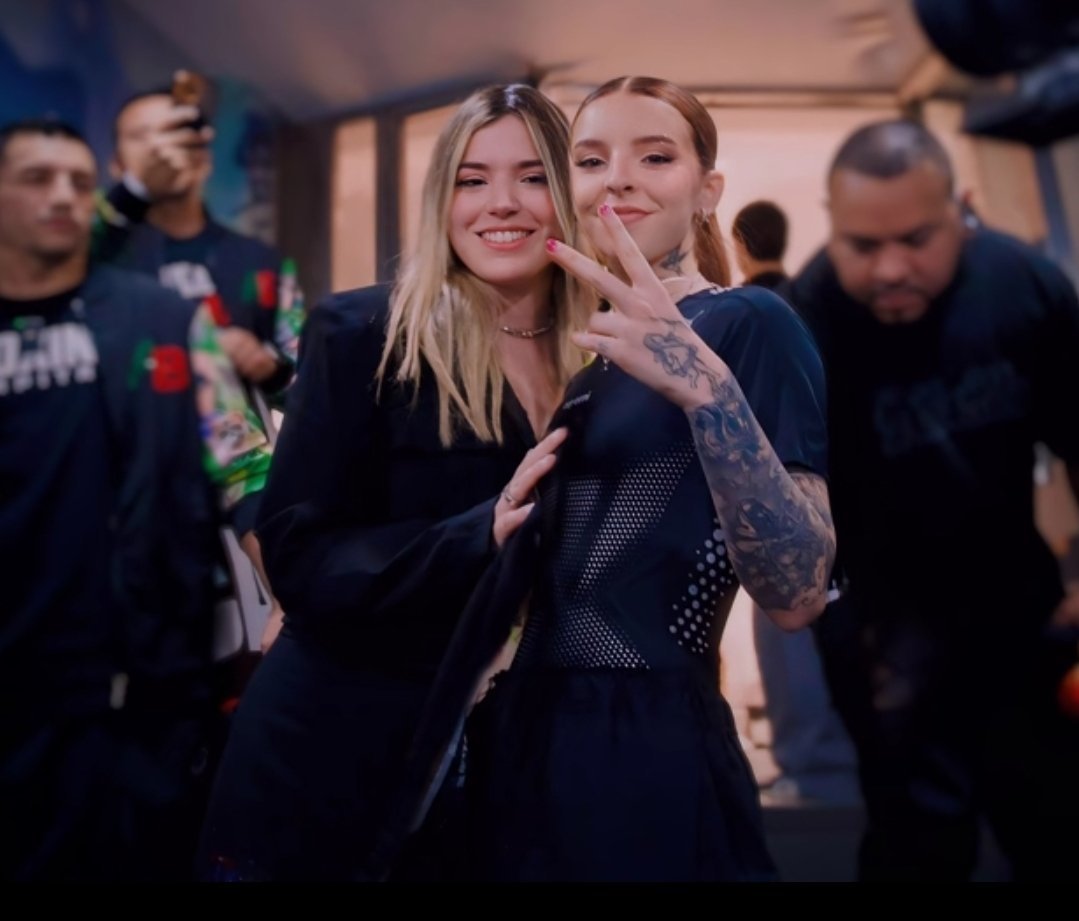 Bastante contenta La Rivers con Young Miko