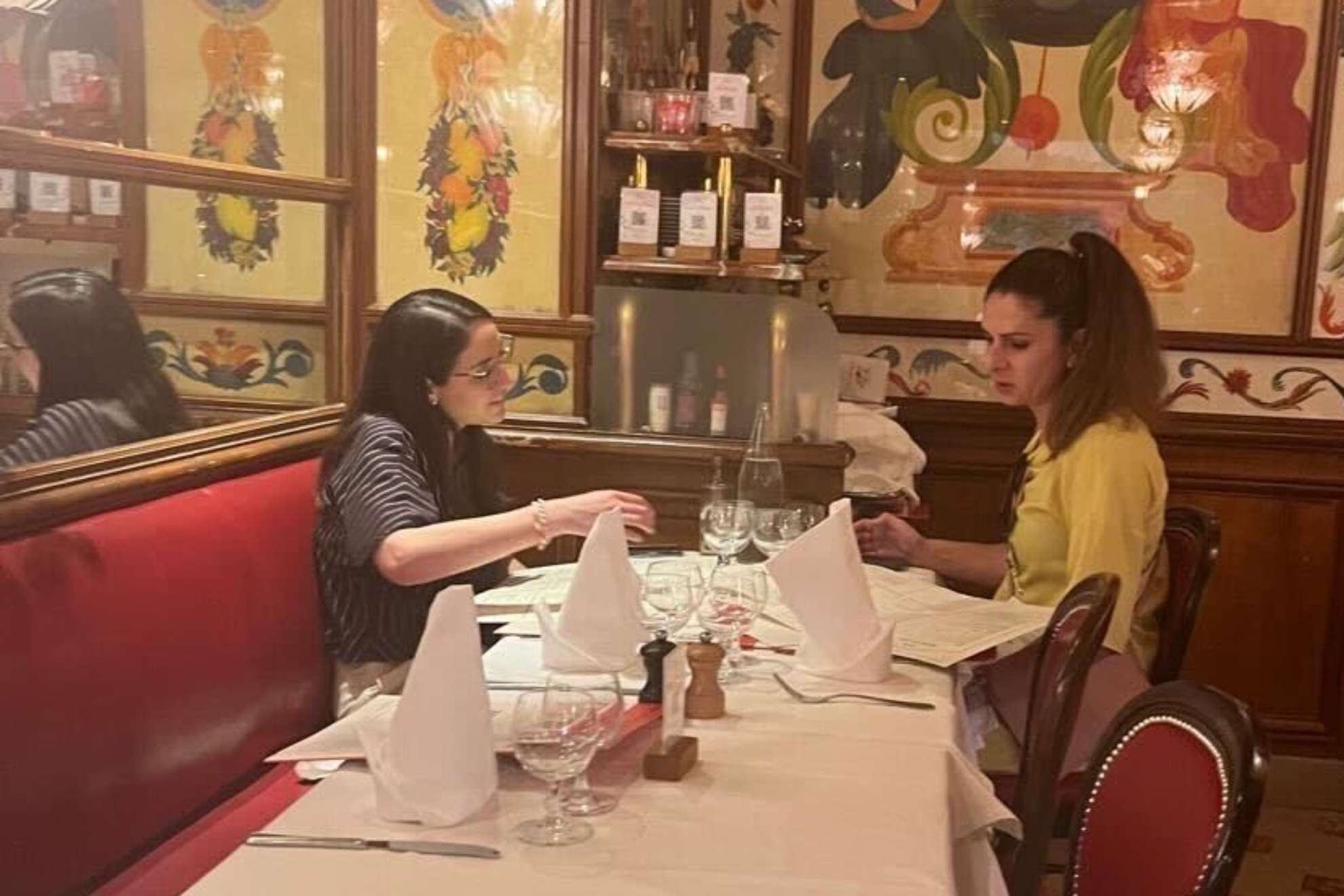 Ana Guevara, titular de la Conade, comiendo en fastuoso restaurante en Par�s