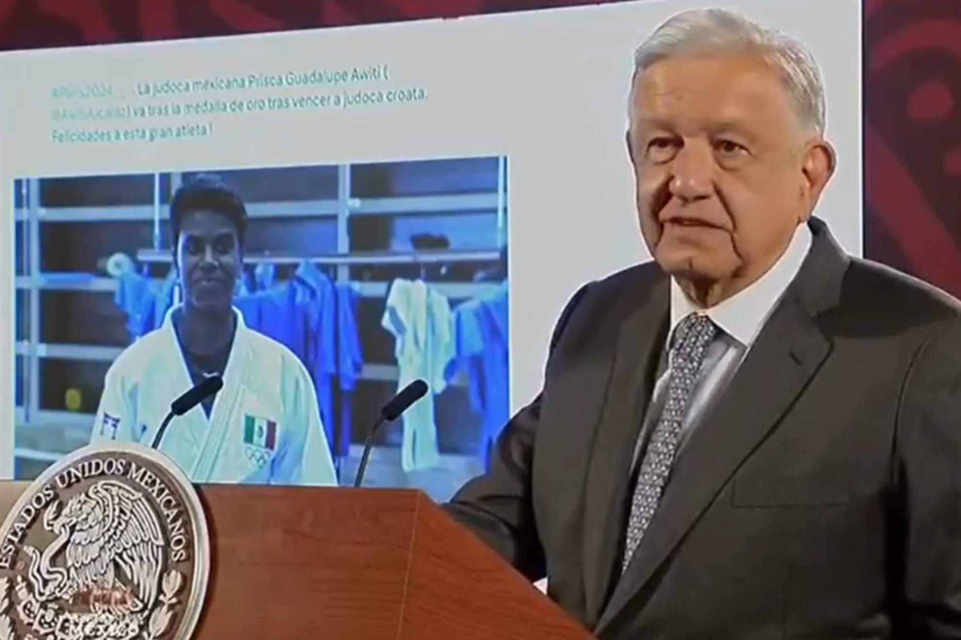 El presidente Andr�s Manuel L�pez Obrador felicit� a Prisca Awiti, medallista ol�mpica