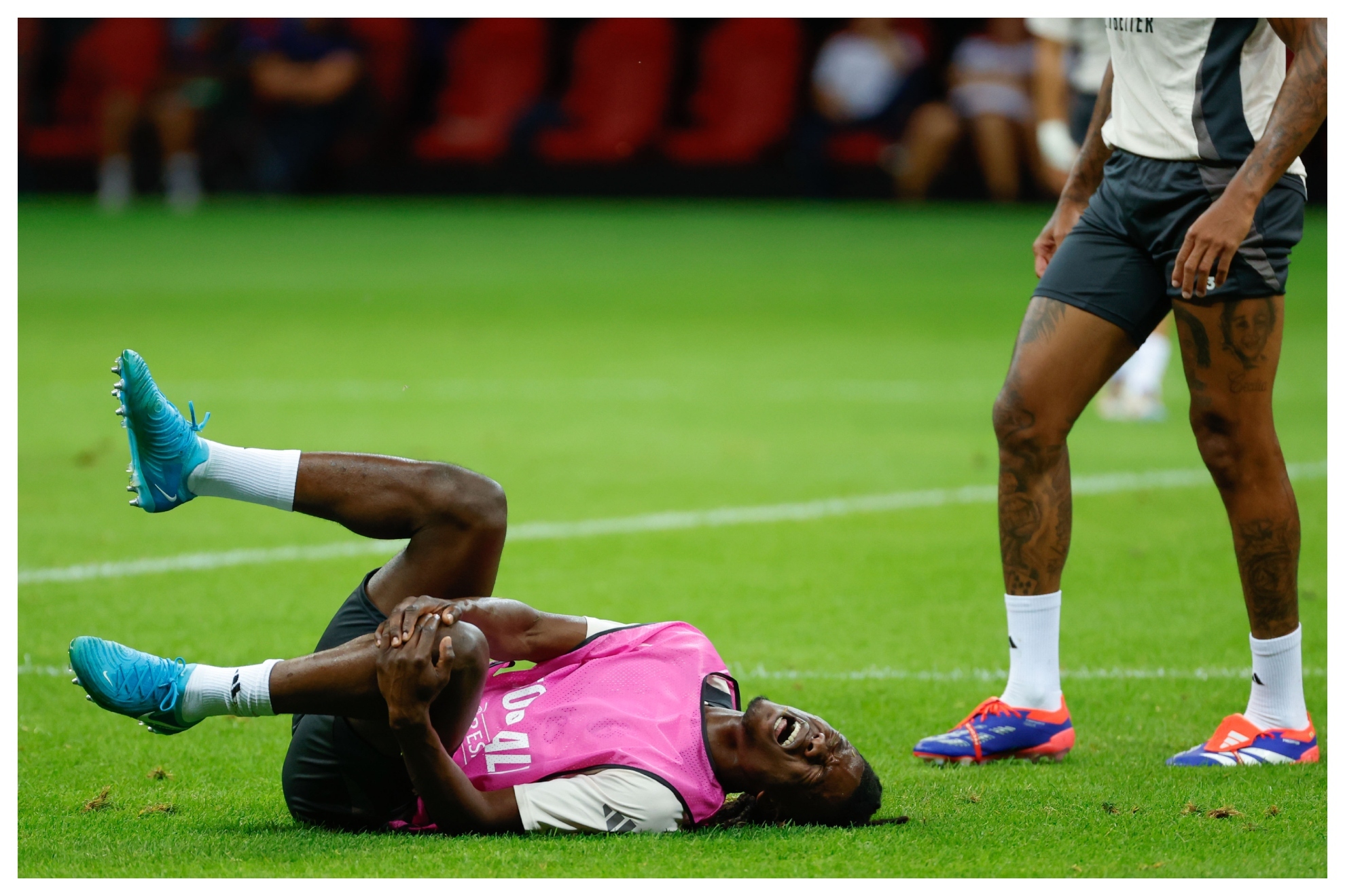 Camavinga, en el momento de caer lesionado con el esguince de rodilla