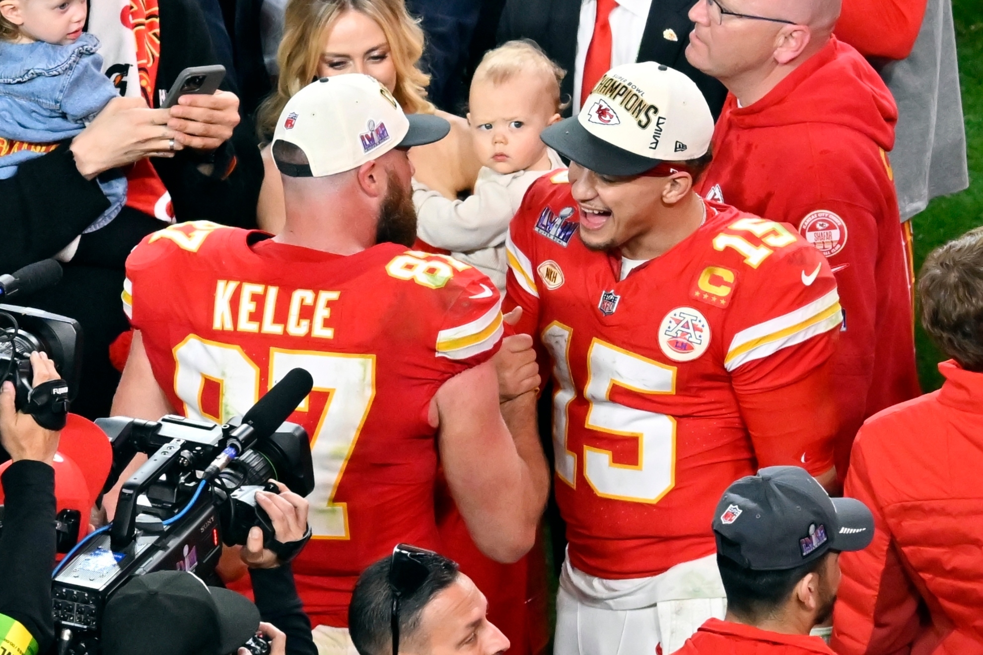 Kelce y Mahomes en un partido de NFL