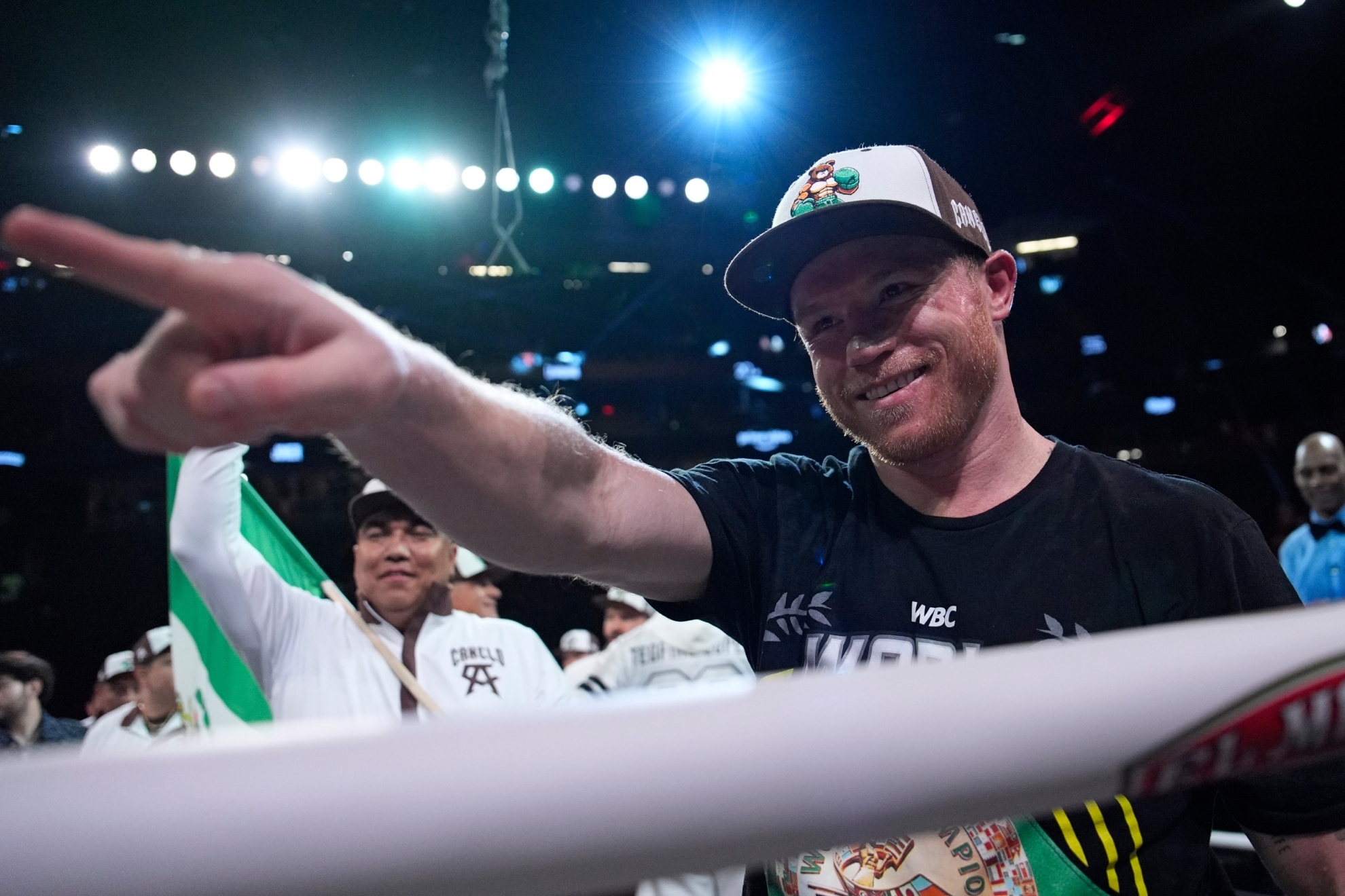 Canelo luego de haber ganado ante Berlanga