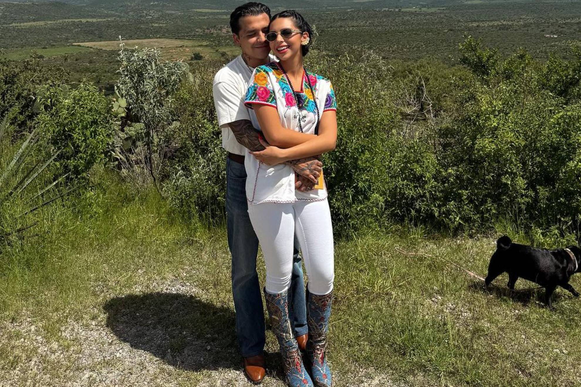 Christian Nodal y �ngela Aguilar.