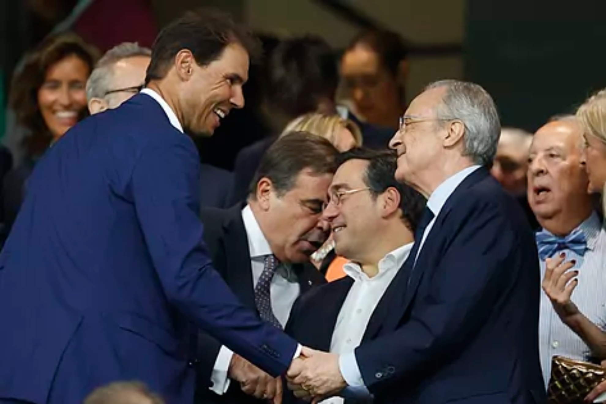 Nadal saluda a Florentino en el palco del Bernab�u