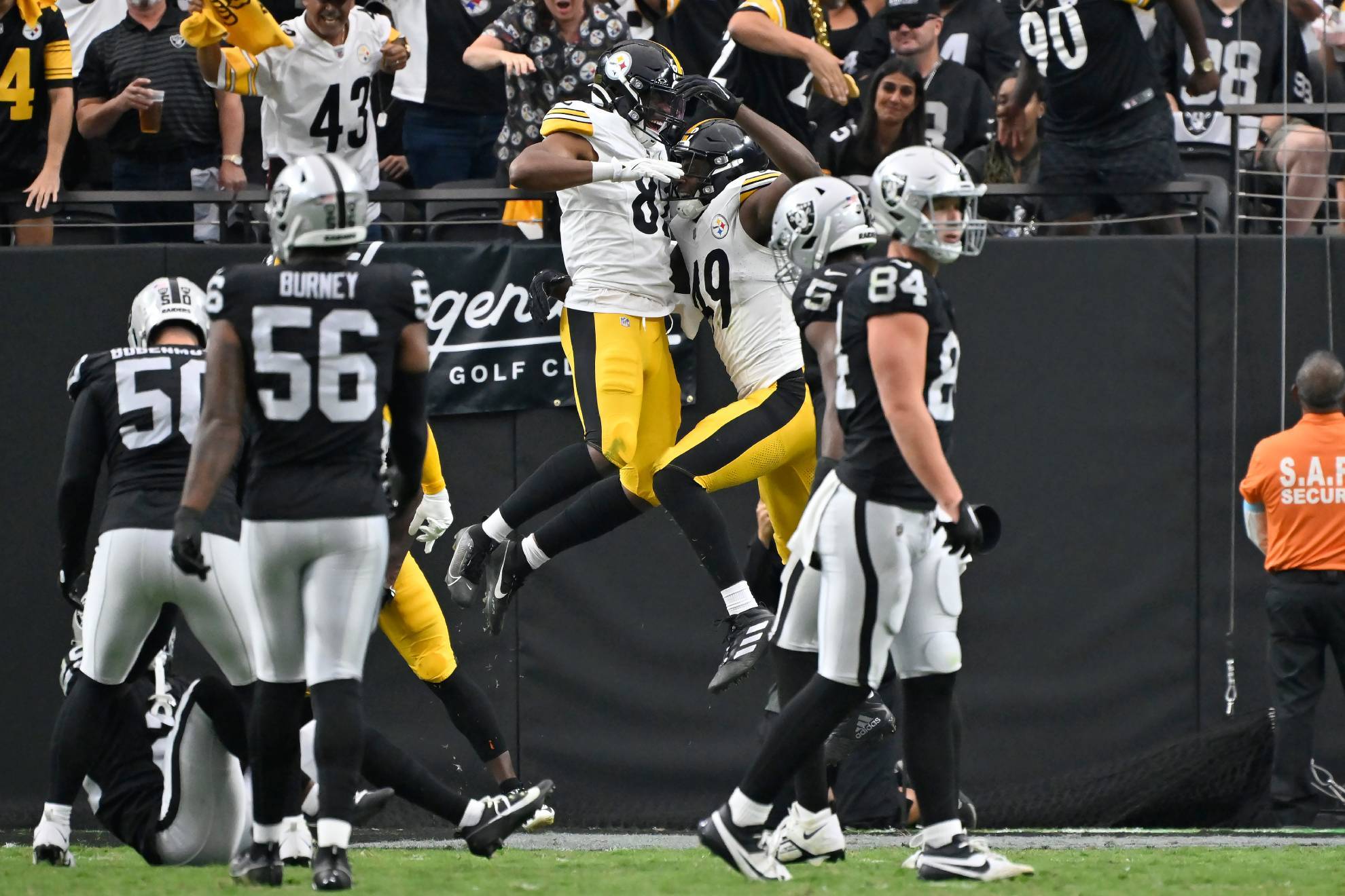 Steelers humill� a Raiders.