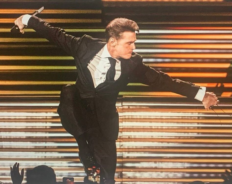 Luis Miguel se esmera y disfruta en dar un gran show para sus fans