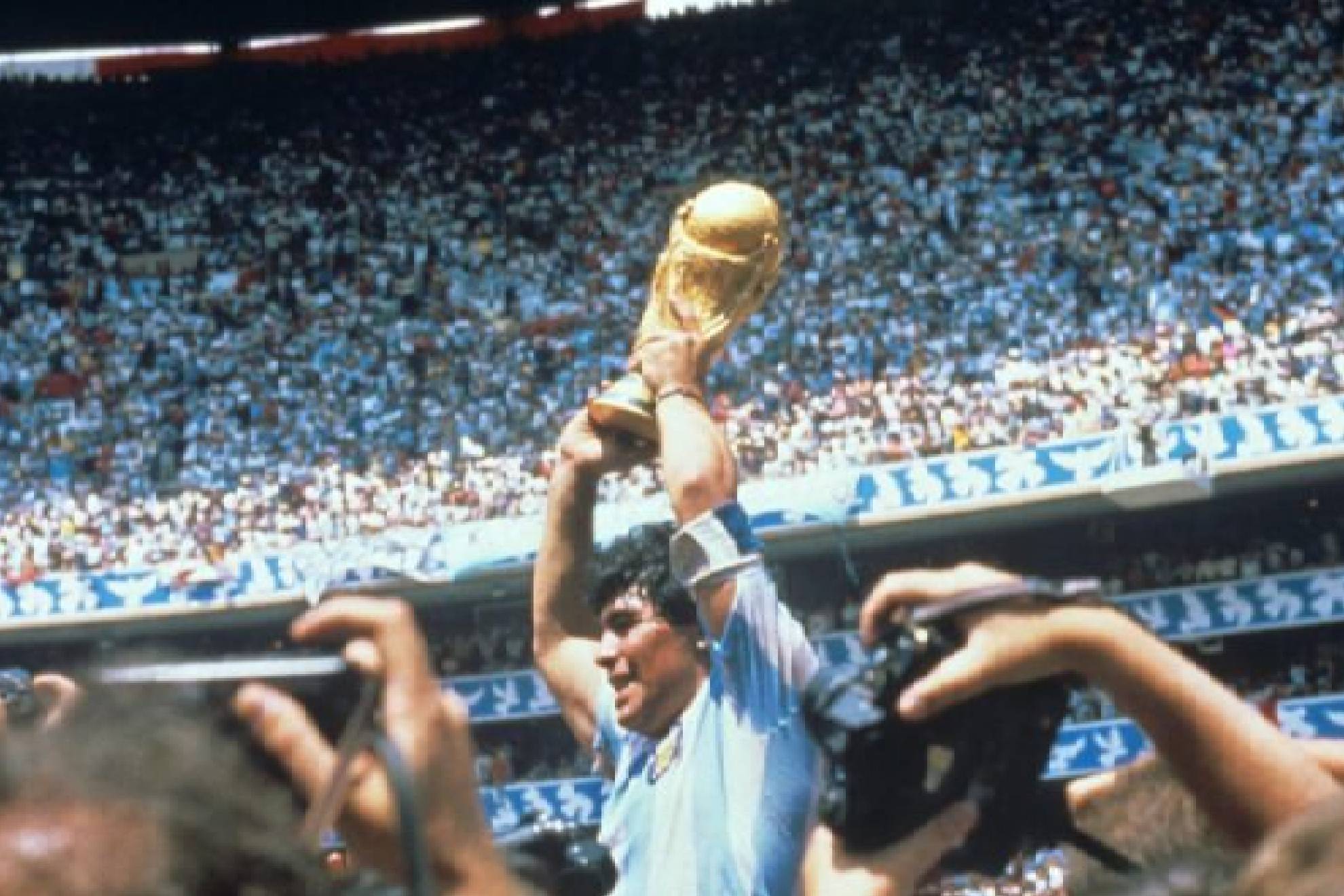 Se cumplieron 64 a�os del natalicio del inmortal Diego Armando Maradona.