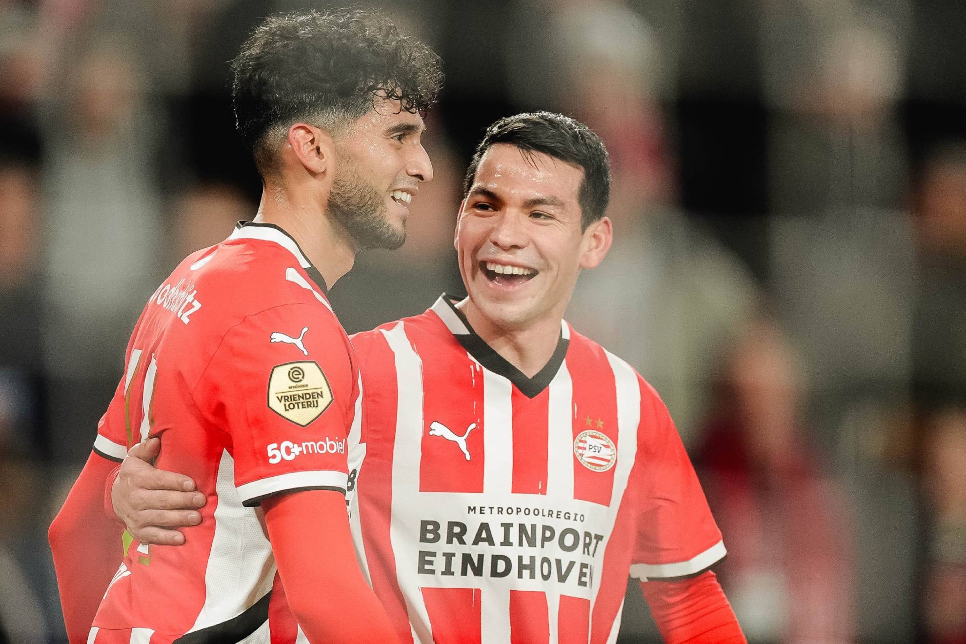 Chuky Lozano festejando la goleada y su anotaci�n con PSV
