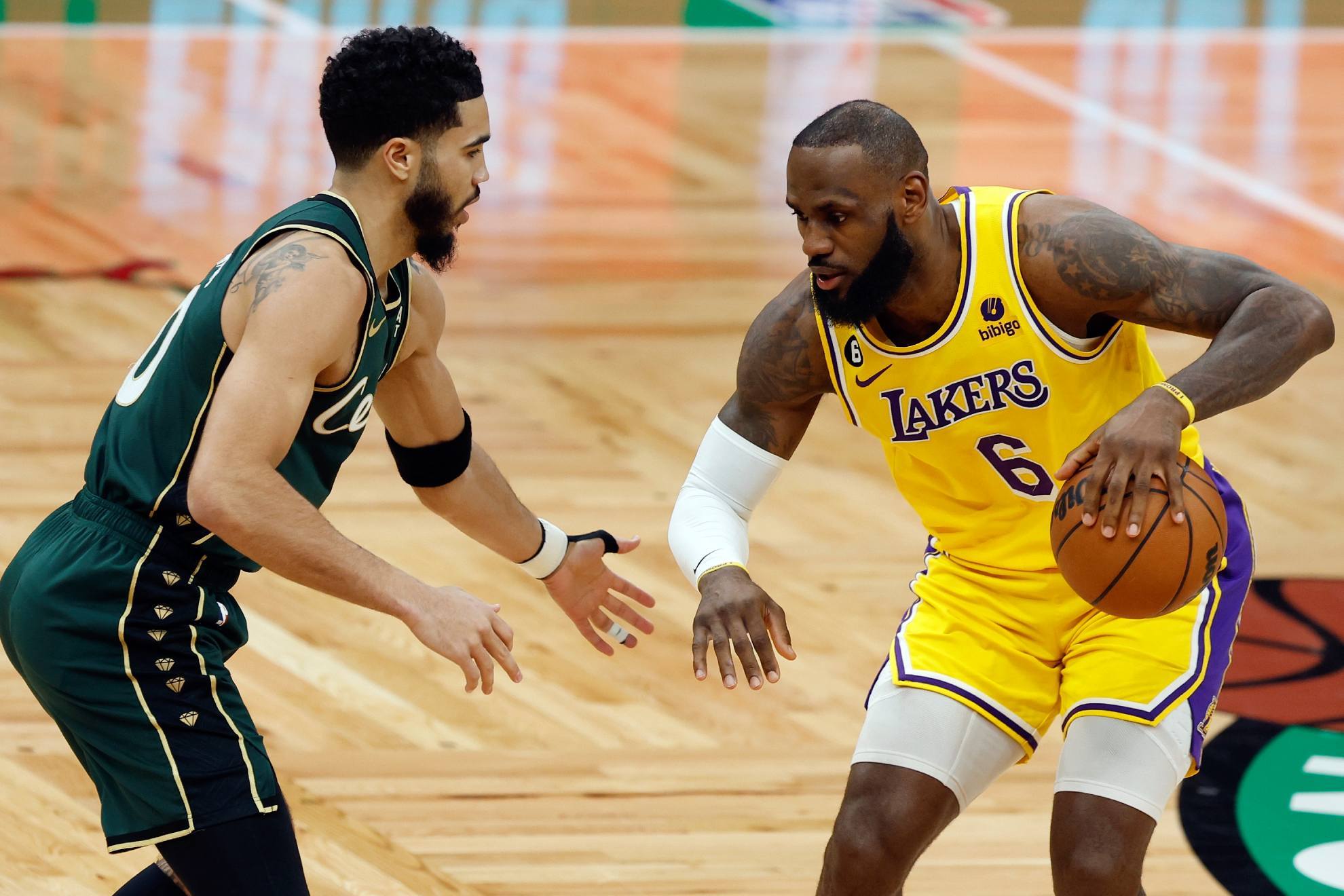 Lebron James y Jayson Tatum se ver�n las caras este jueves