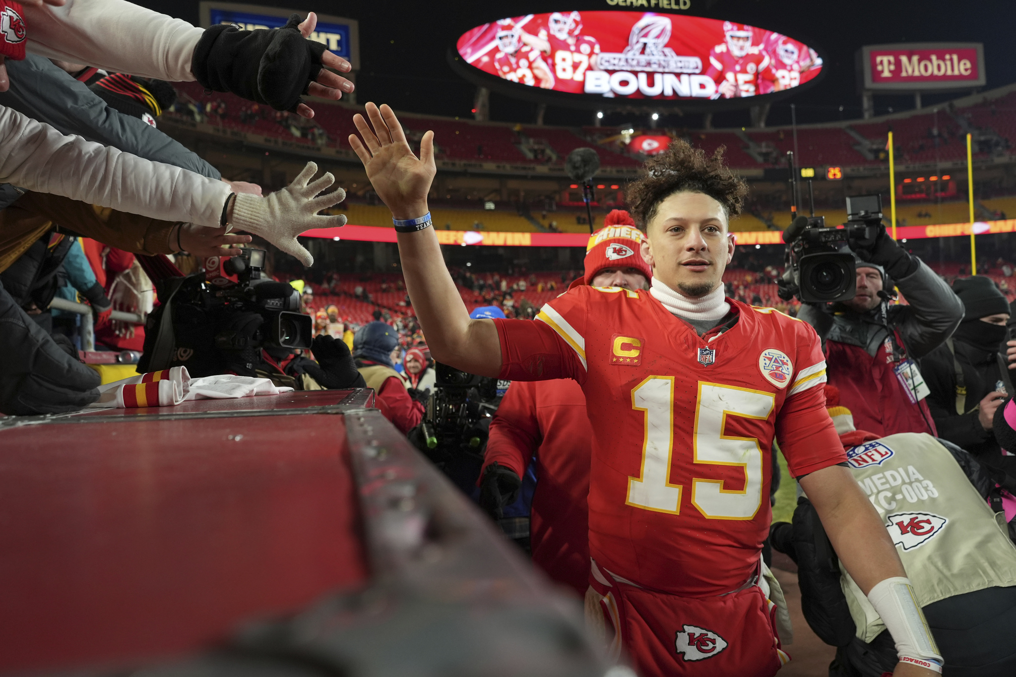Kansas City Chiefs quarterback Patrick Mahomes (15) celebrates following an lt;HIT gt;NFL lt;/HIT gt; football lt;HIT gt;AFC lt;/HIT gt; divisional playoff game against the Houston Texans Saturday, Jan. 18, 2025, in Kansas City, Mo. (AP Photo/Charlie Riedel)