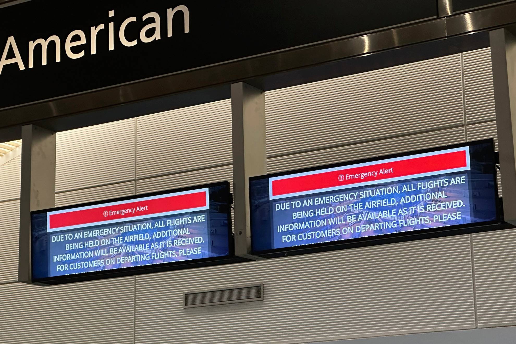 Helic�ptero choca contra un avi�n de pasajeros bombardier de American Airlines cerca de aeropuerto en Washington.