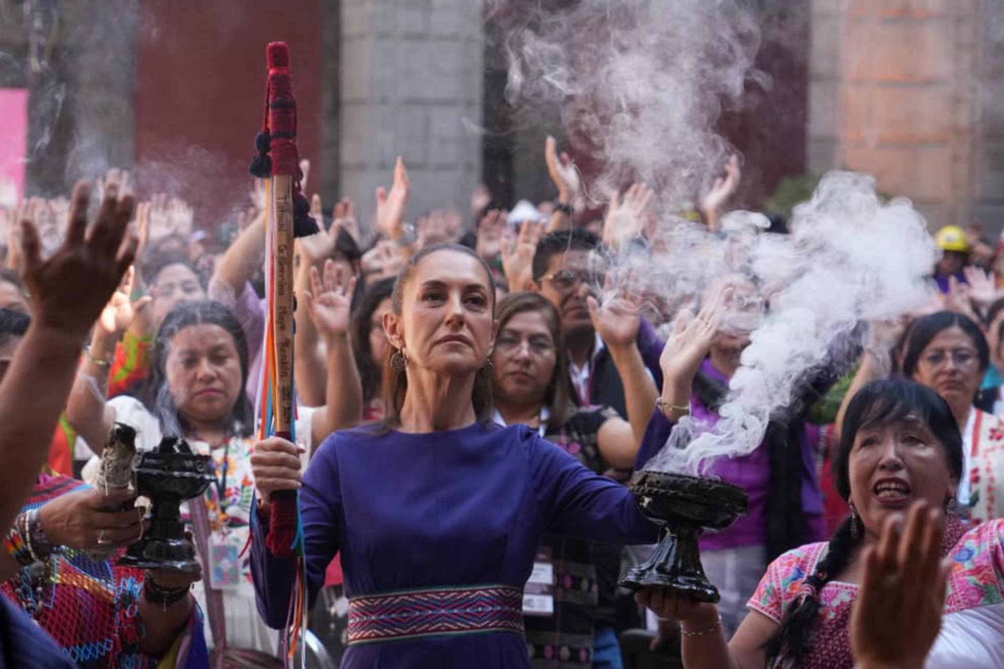 Sheinbaum conmemora 8M junto con mujeres ind�genas en Palacio Nacional