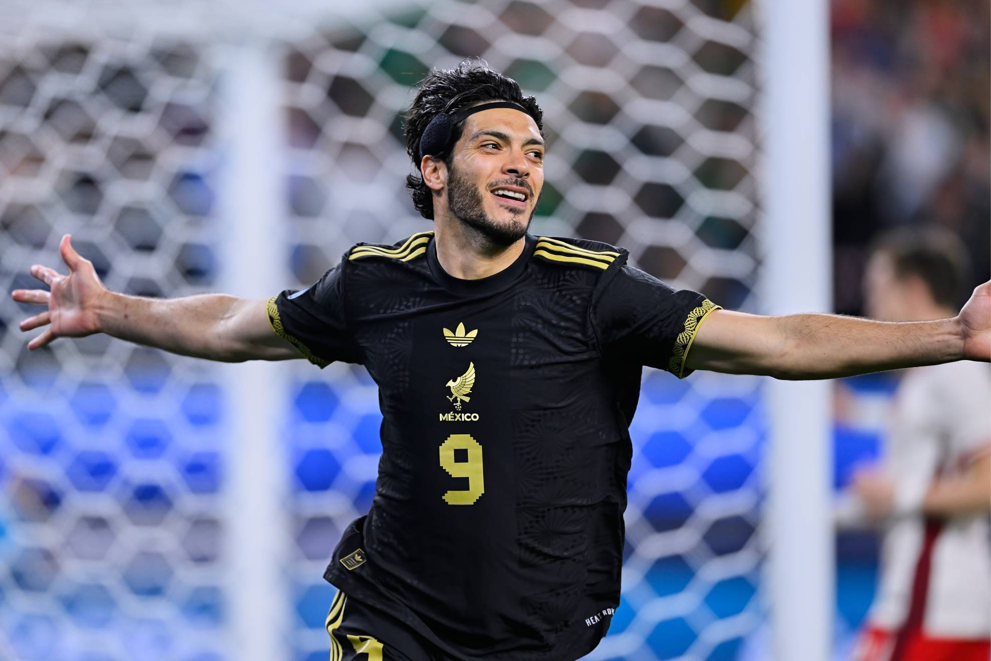 Ra�l Alonso Jim�nez, autor del tempranero gol de M�xico sobre Canad� en Nations League.