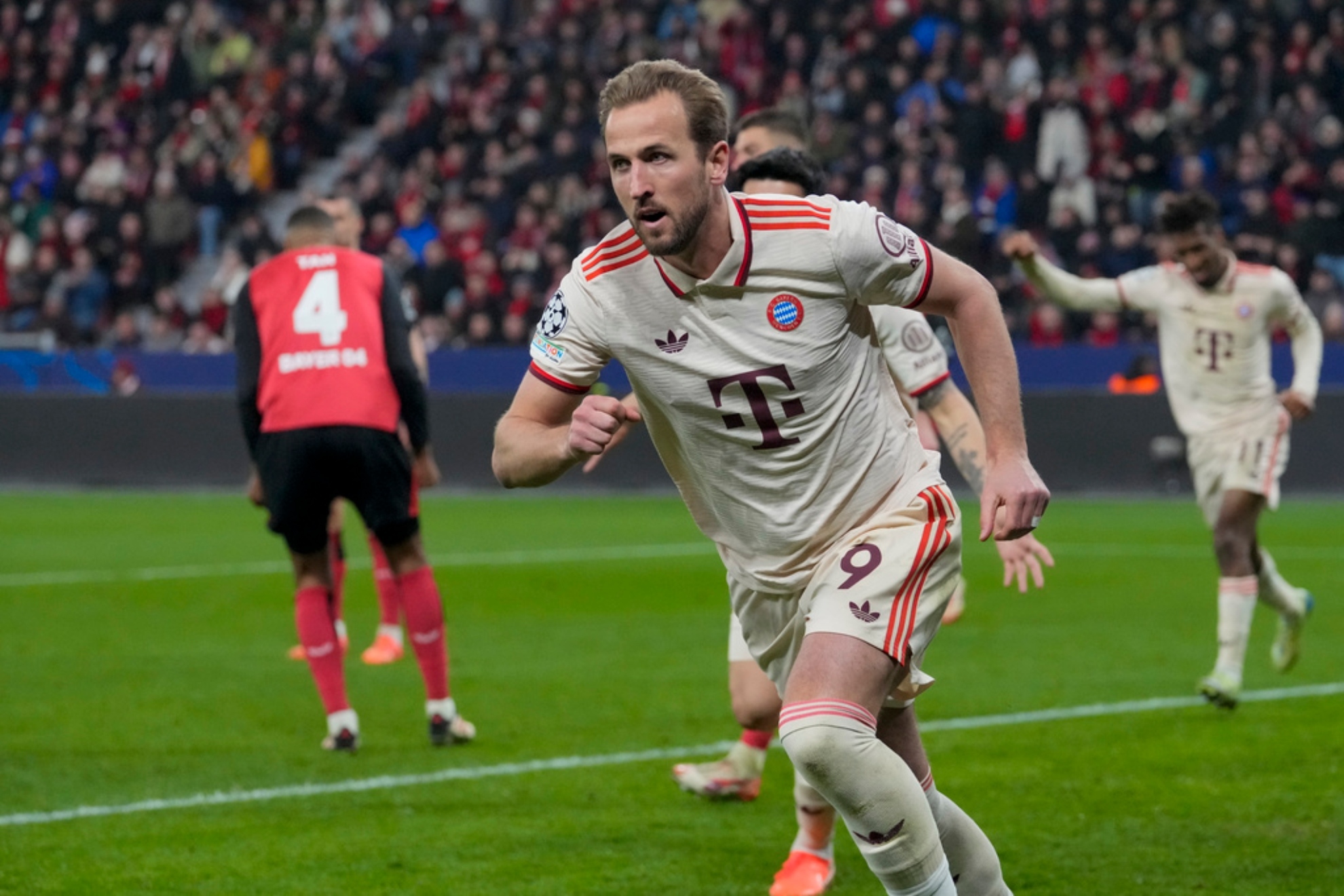 Harry Kane celebra un gol con el Bayern