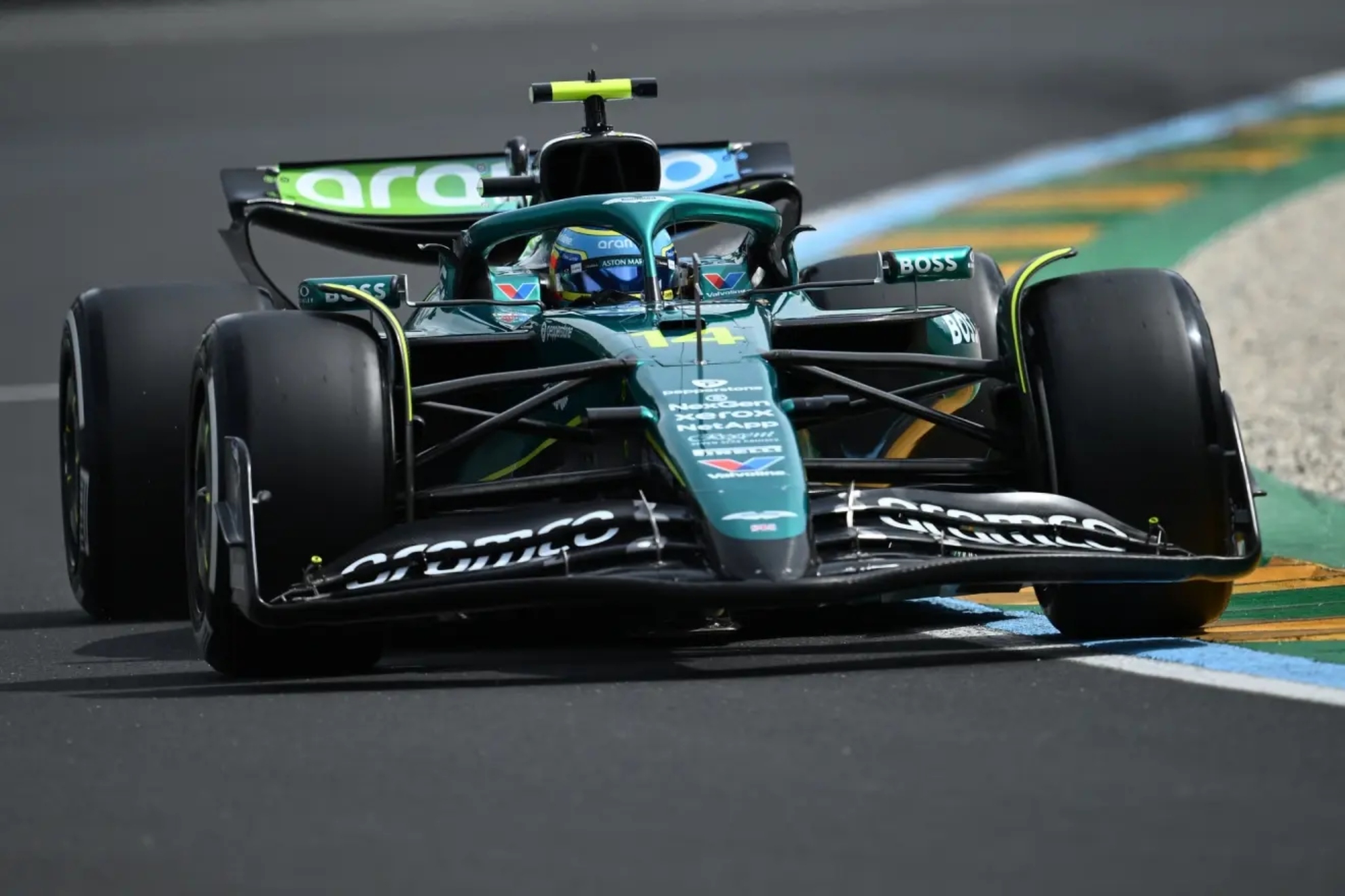 Fernando Alonso, con su Aston Martin