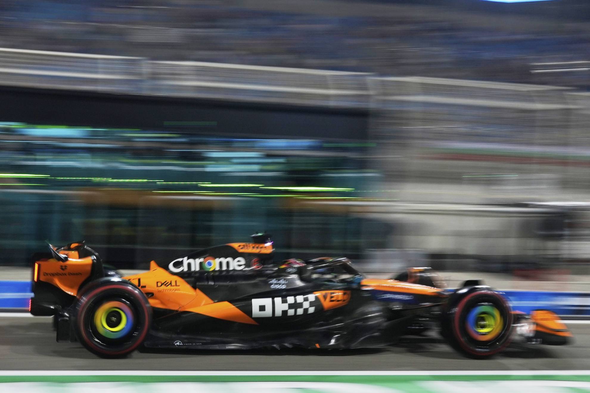 Oscar Piastri y Lando Norris dominaron la P2 en Sakhir