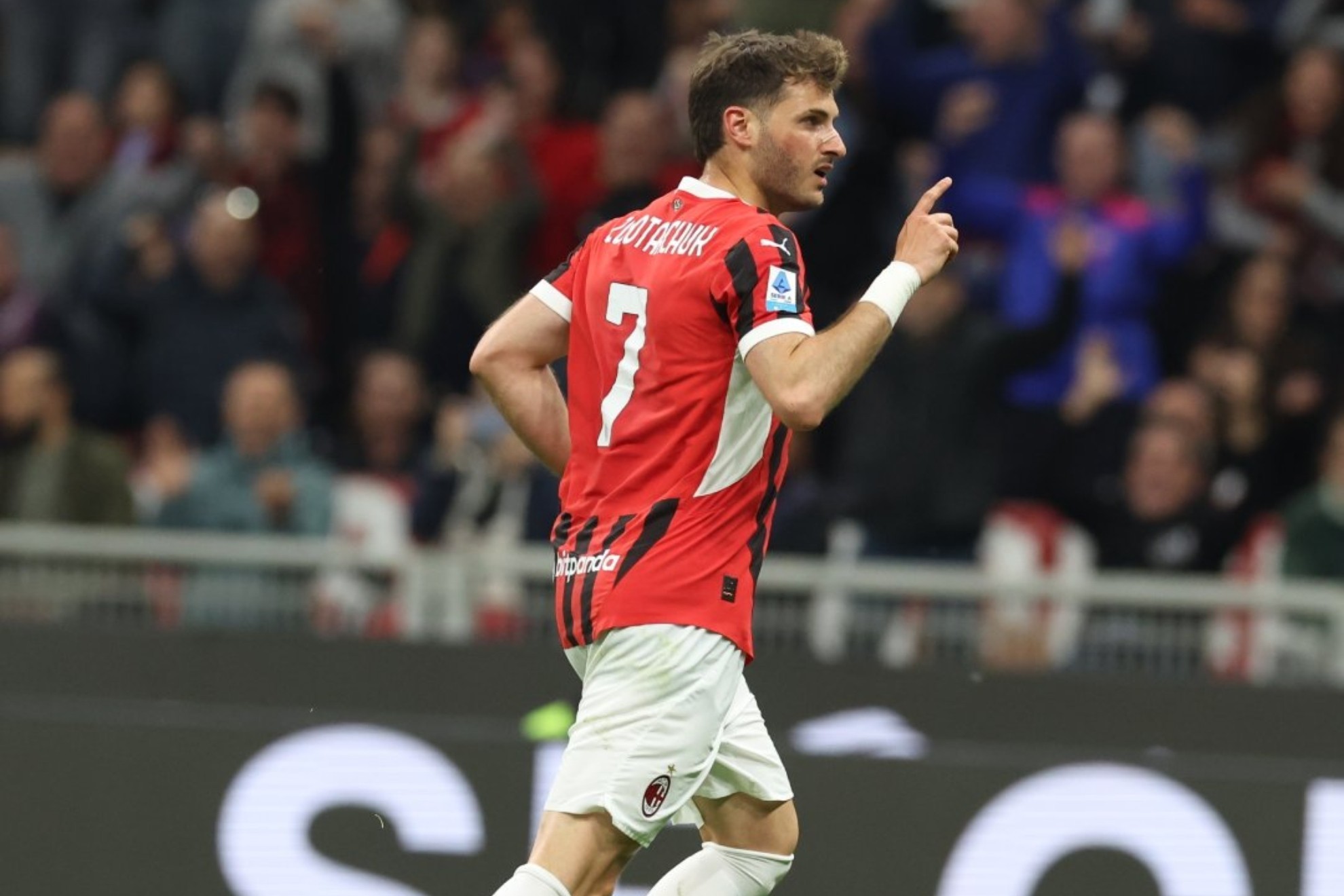 �Cu�ntos t�tulos en Europa tiene Santi Gim�nez? Los que gan� con Feyenoord y a los que aspira con AC Milan