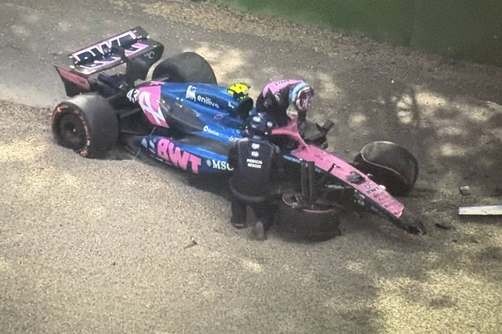 El de Pilar de 21 a�os despedaz� su Alpine durante la qualy