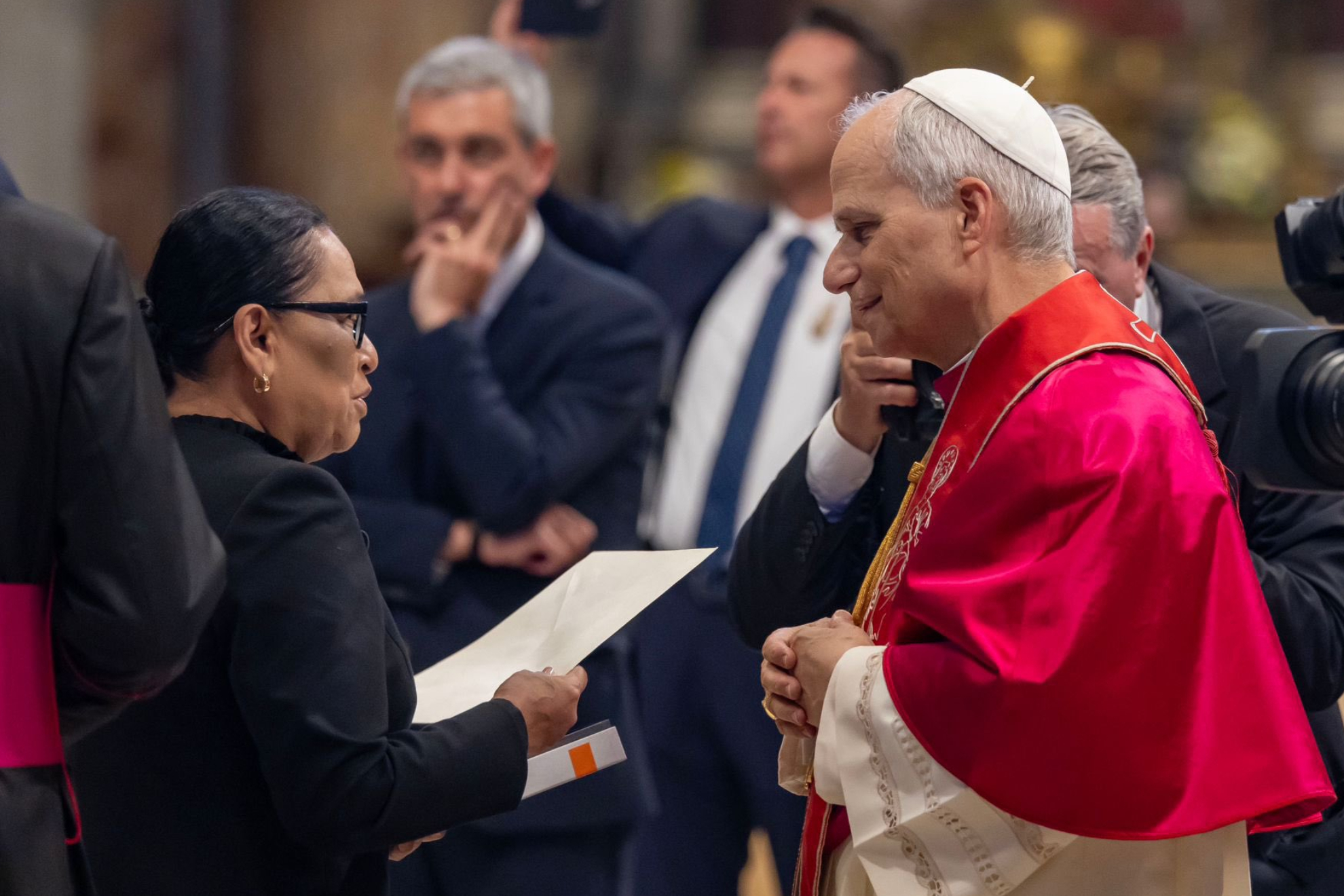 El PAPA recibi� a ROSA ICELA RODR�GUEZ en el Vaticano.