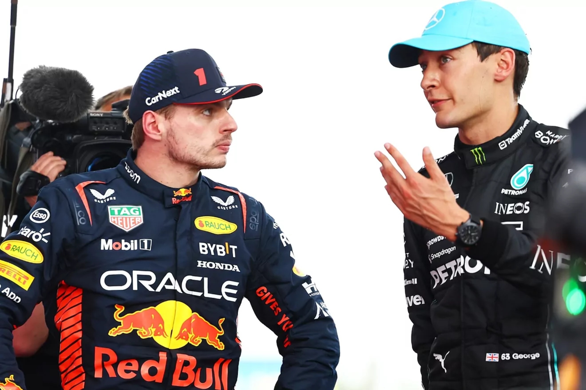 Verstappen y Russell, durante un Gran Premio