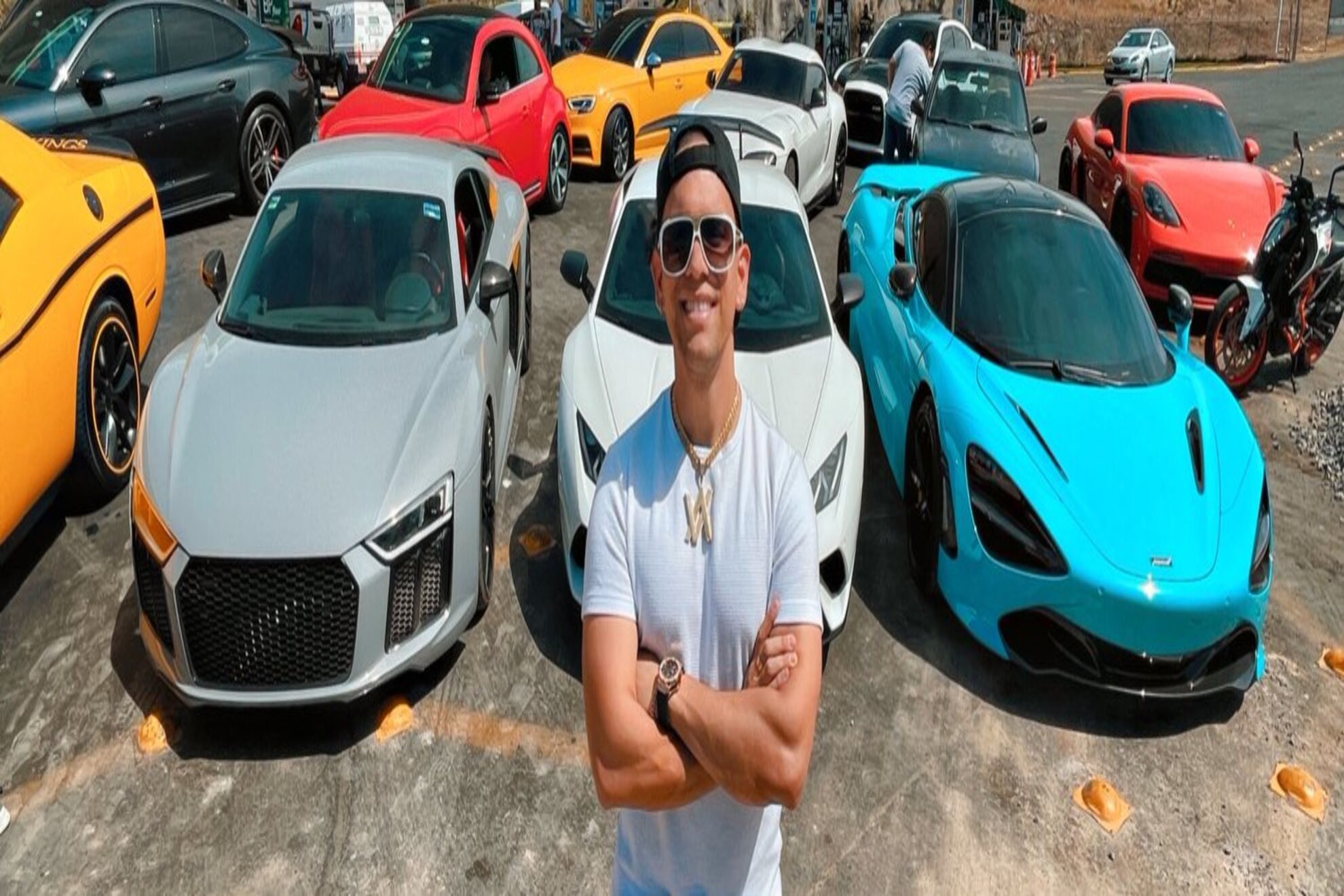 El youtubre Alfredo Valenzuela con sus veh�culos y joyas
