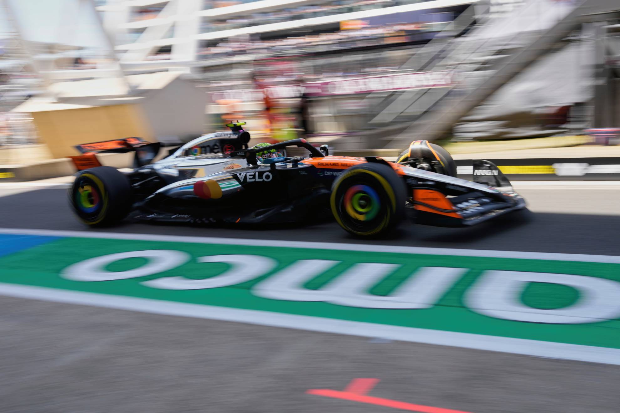 El brit�nico mand� en su casa arriba del McLaren