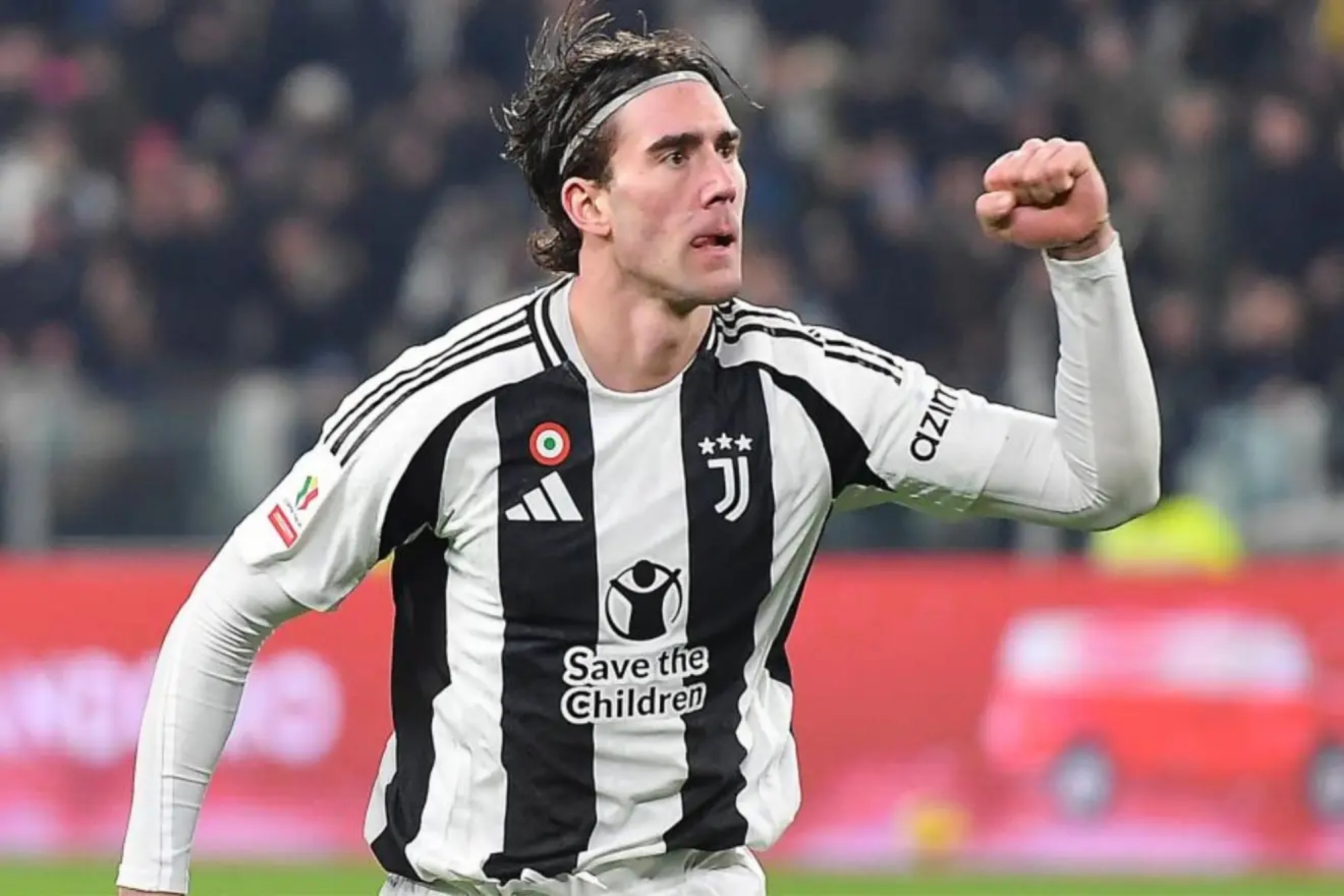 Vlahovic celebra un gol con la Juve