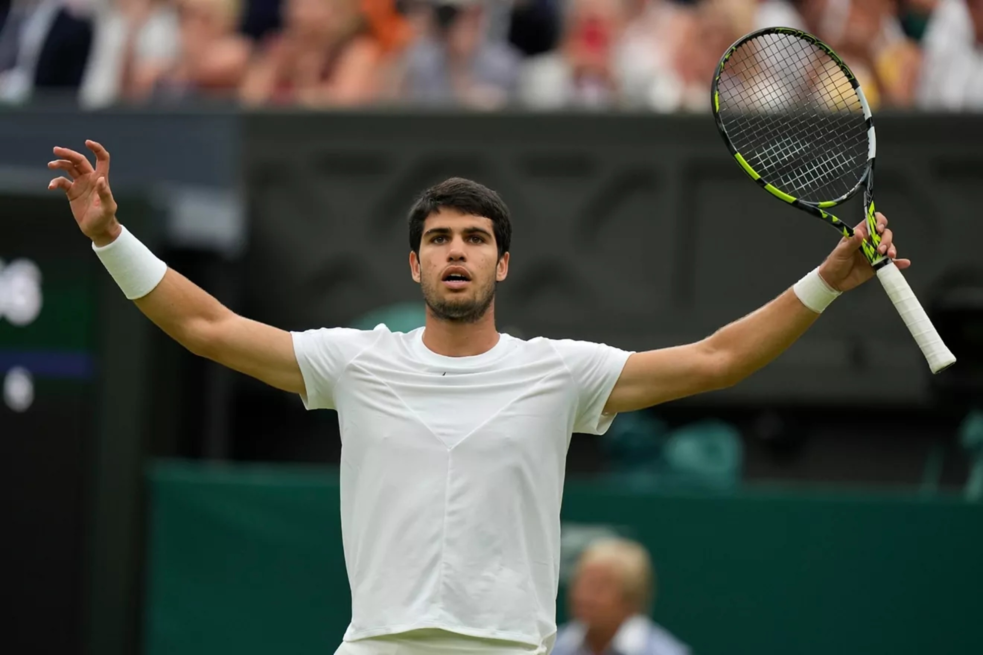 Carlos Alcaraz celebra una victoria en Wimbledon
