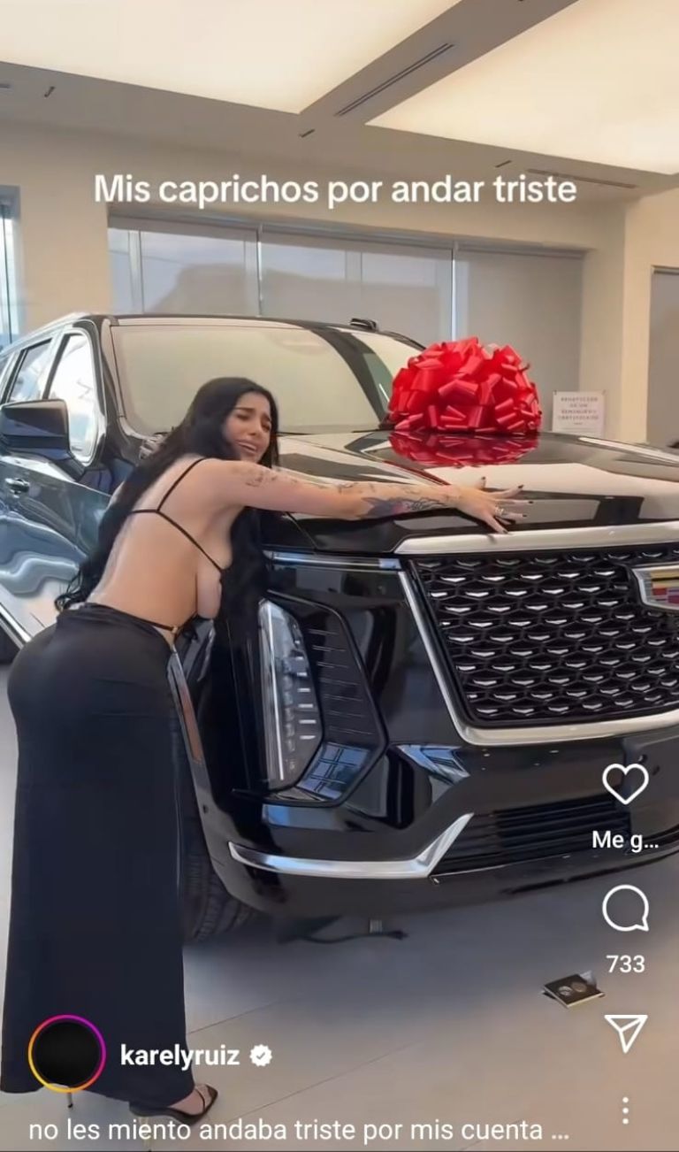 Karely Ruiz se compr� lujosa camioneta