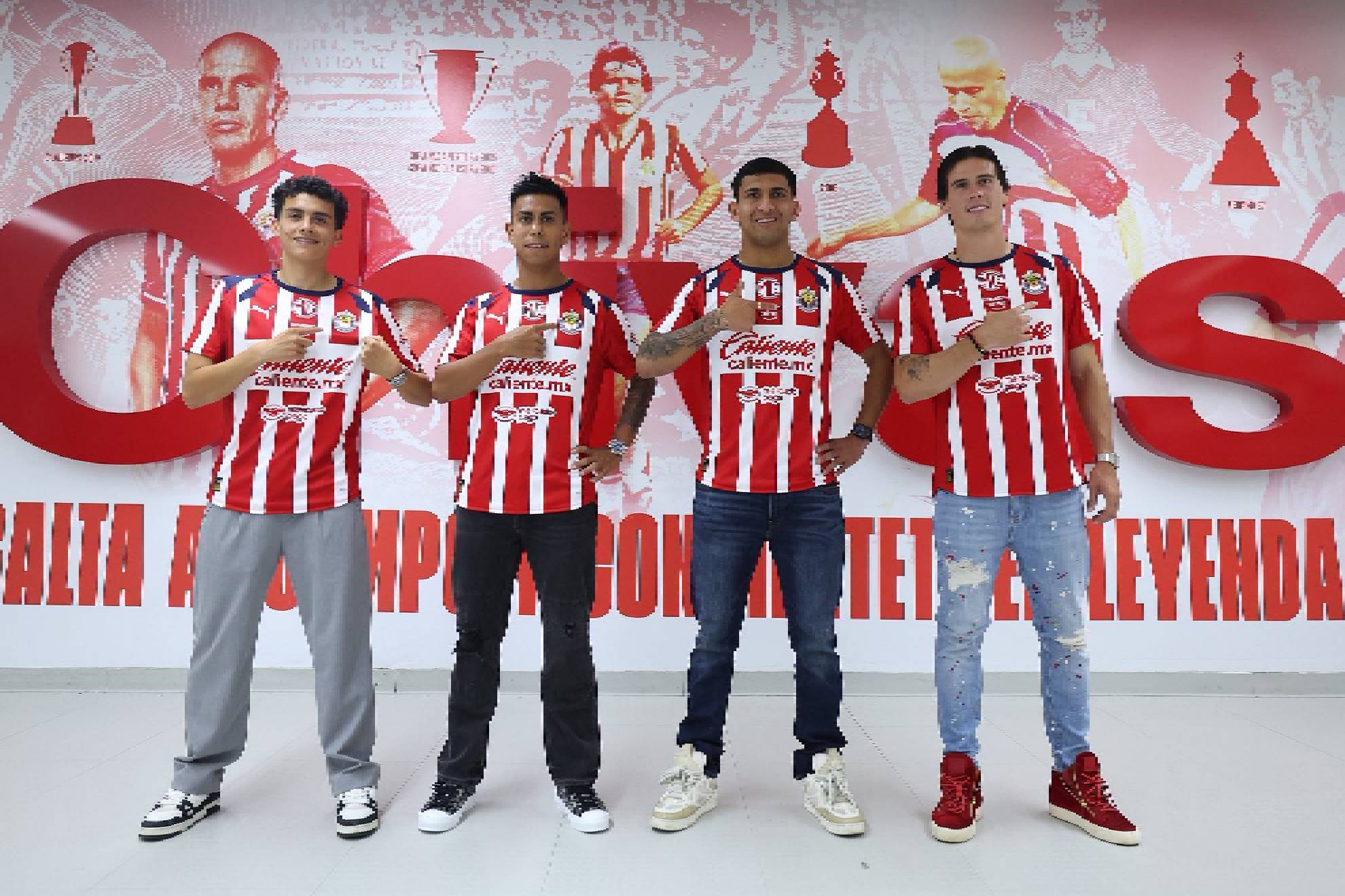 El Guadalajara present� a sus cuatro refuerzos: Efra�n �lvarez, Bryan 'Cotorro' Gonz�lez, Richard Ledezma y Diego Campillo.