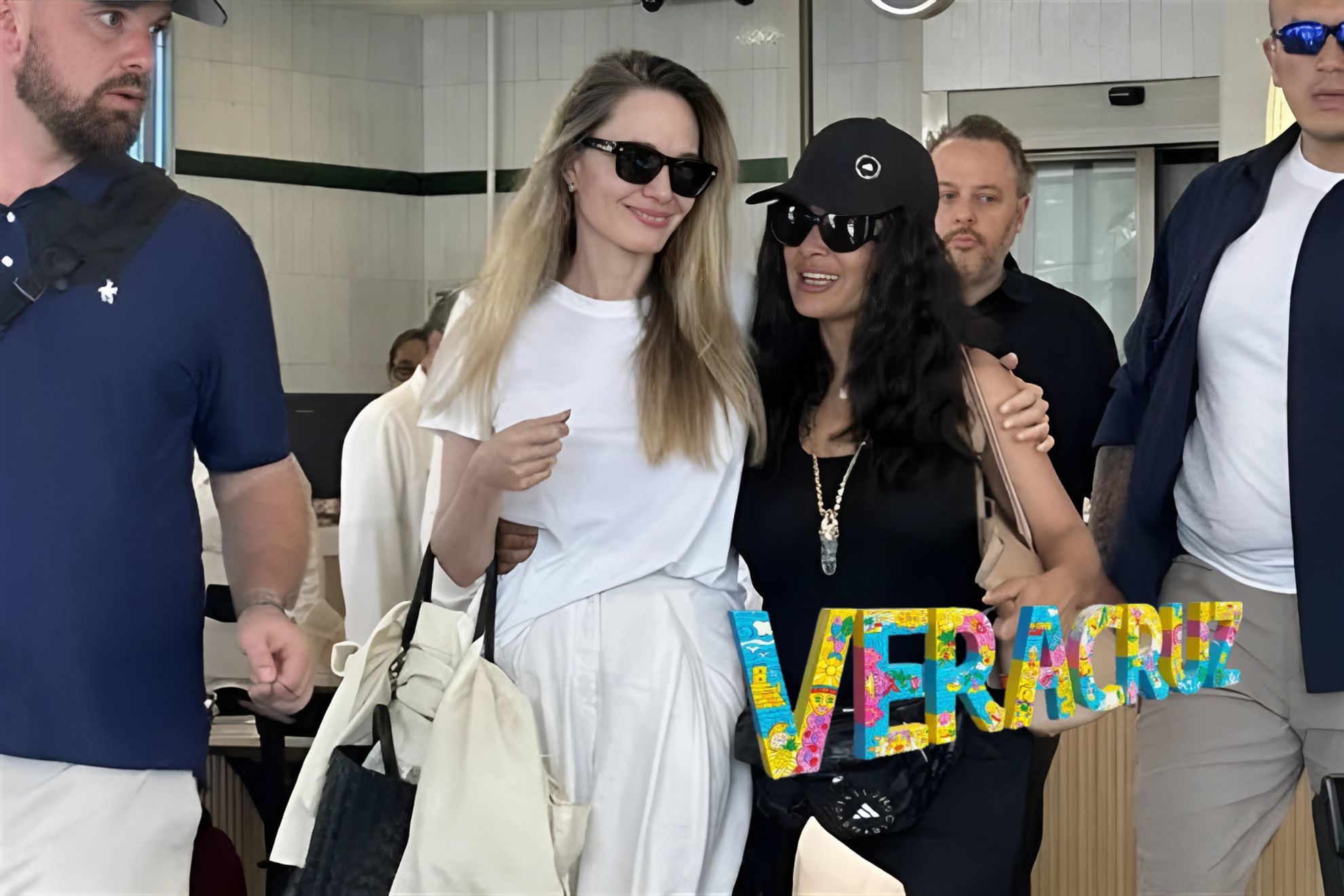 Salma Hayek le presumi� a Angelina Jolie Veracruz: Traje a mi tierra a mi amiga