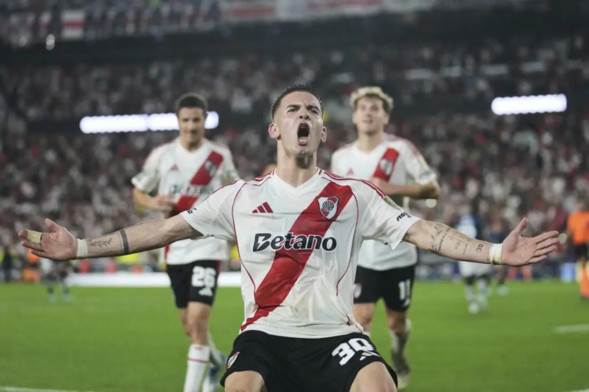 Mastantuono celebra un gol con River