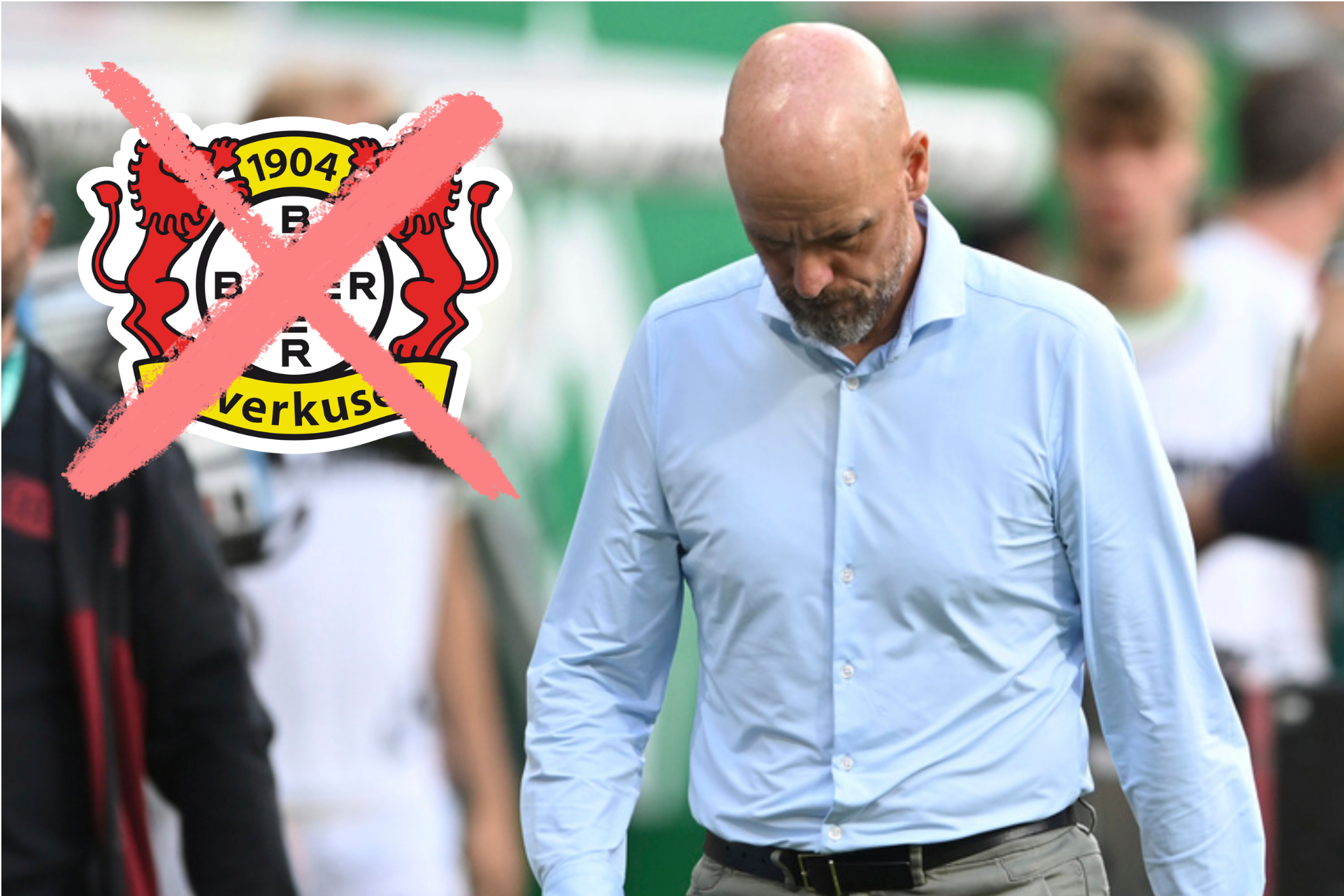 Ten Hag camina cabizbajo despu�s de su �ltimo partido dirigiendo al Leverkusen.