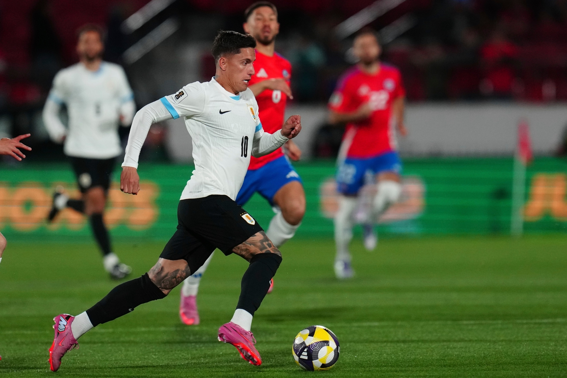 Resumen y goles Chile - Uruguay: A Brian Rodr�guez llueven cr�ticas y le piden salida; no brilla como en Liga MX