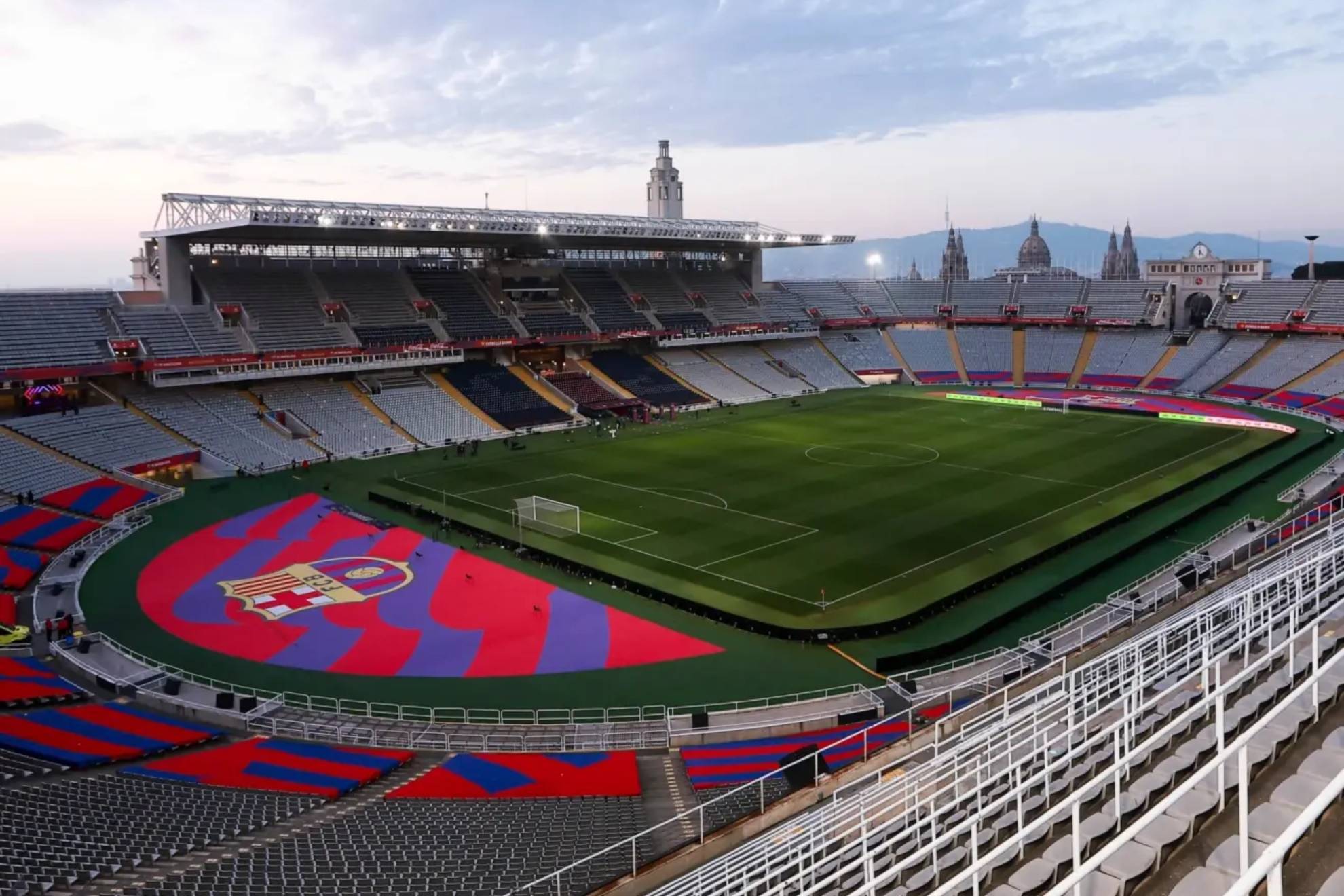 Los Blaugranas vivir�n su primer partido de UCL en casa en el Estadi Ol�mpic Llu�s Companys
