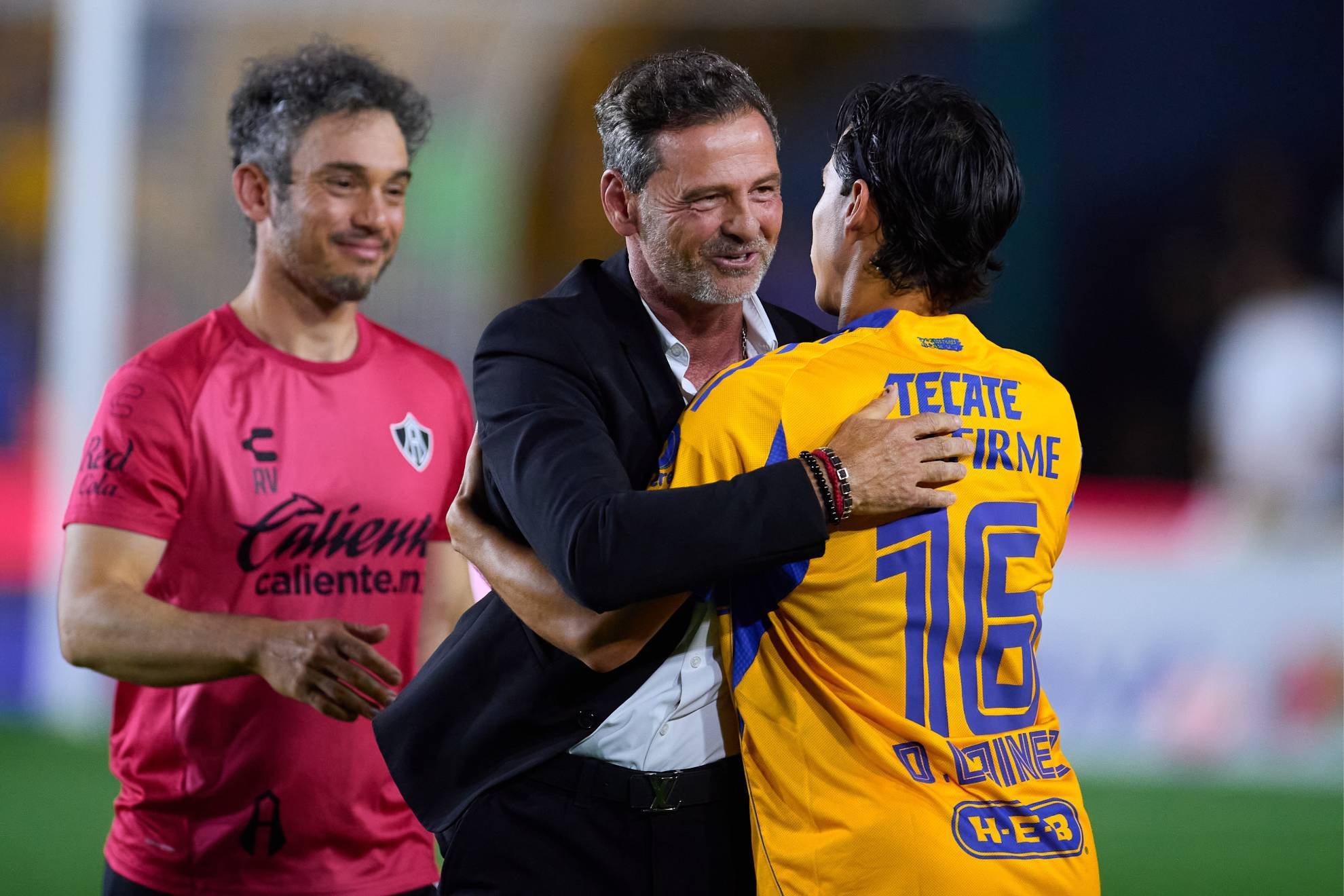 Regresó Diego Cocca al Volcán y el sonido local en el Tigres vs Atlas omitió su nombre.