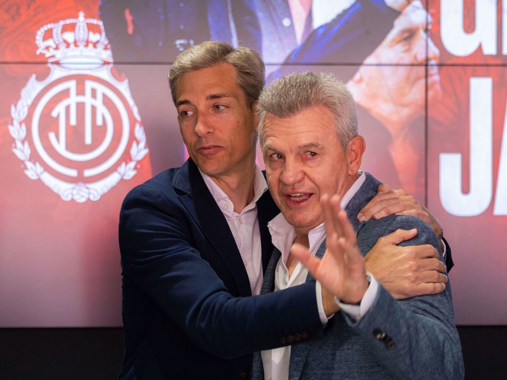 Aguirre, junto al CEO del Mallorca, el d�a de su despedida del club