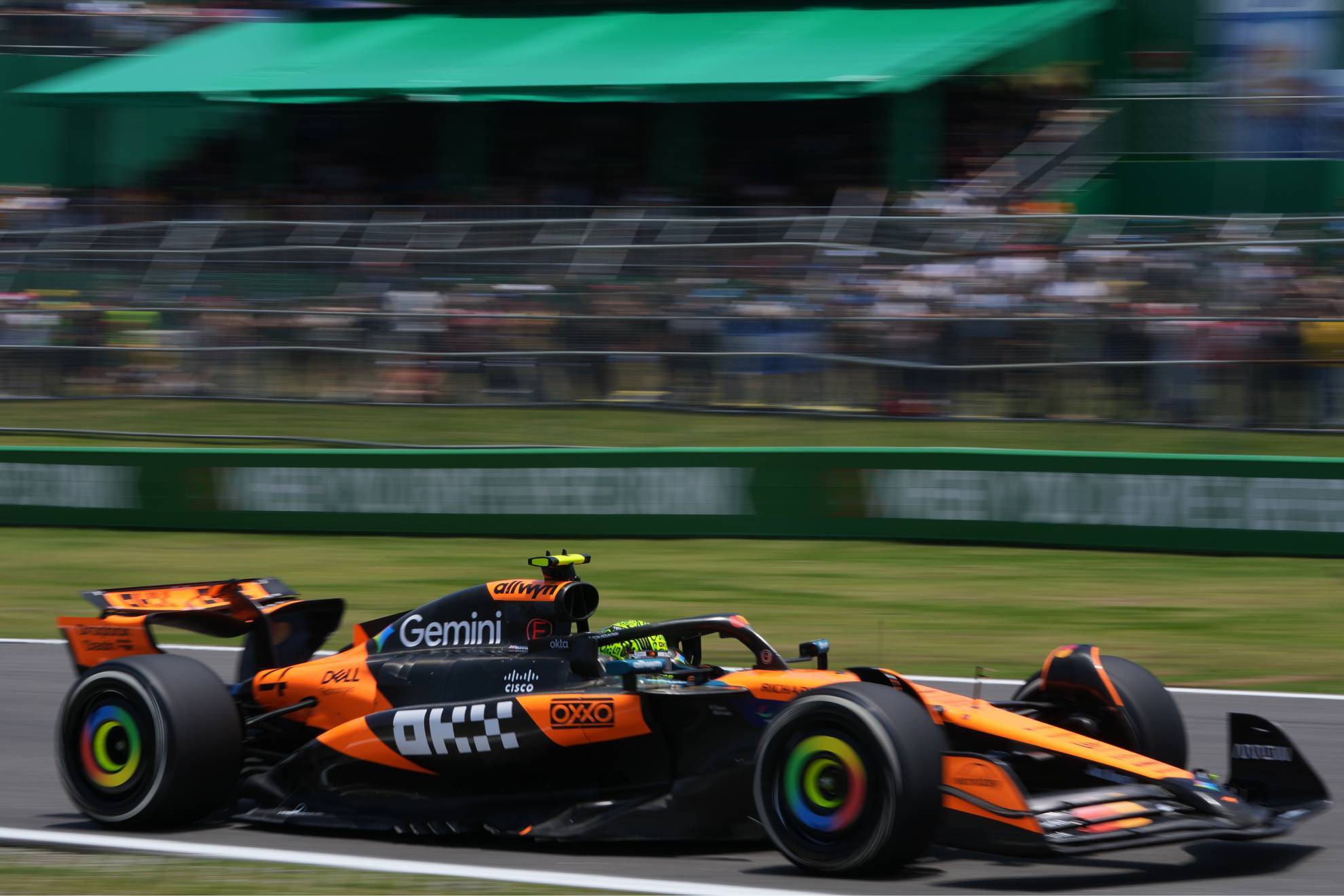 McLaren y Mercedes acapararon las primeras cuatro posiciones