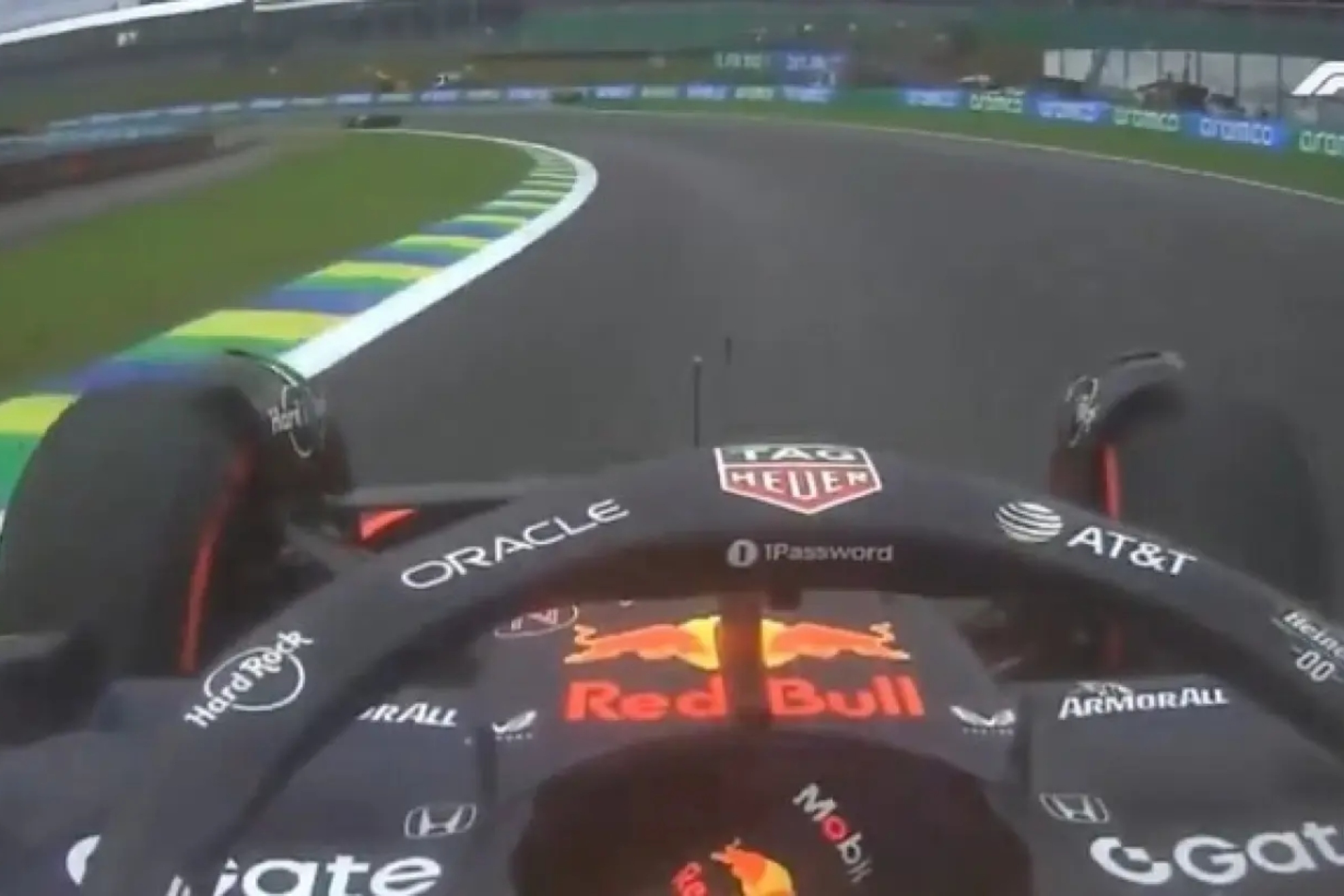 �Verstappen salv� un accidente seguro con una maniobra espectacular!