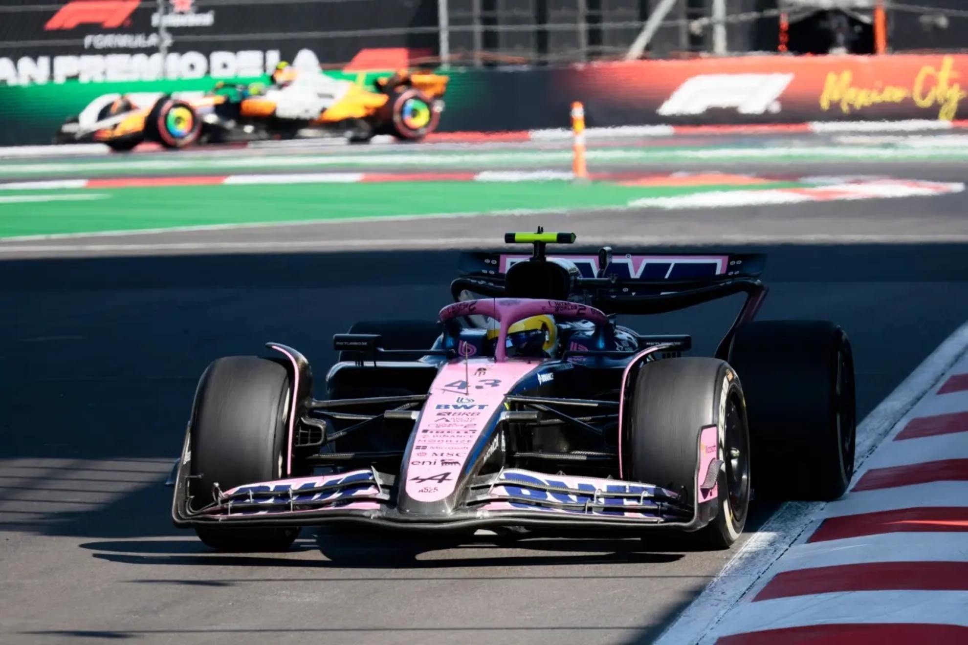 �Espionaje? Dos hombres entran por la fuerza en las instalaciones de Alpine