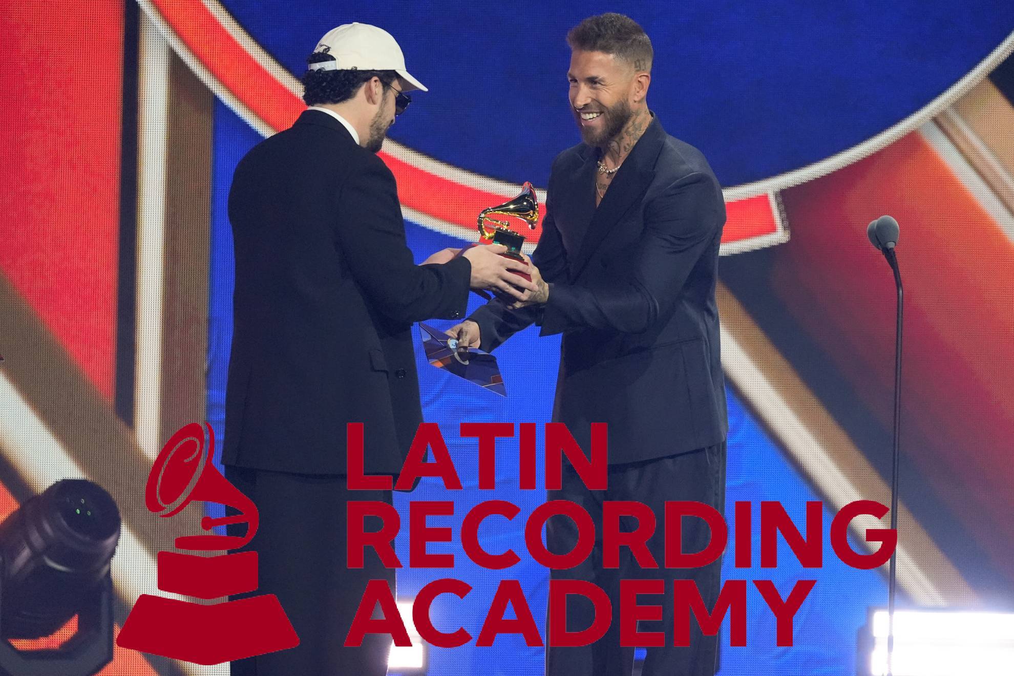 Latin Grammy 2025 unen a Bad Bunny y Sergio Ramos en el escenario.