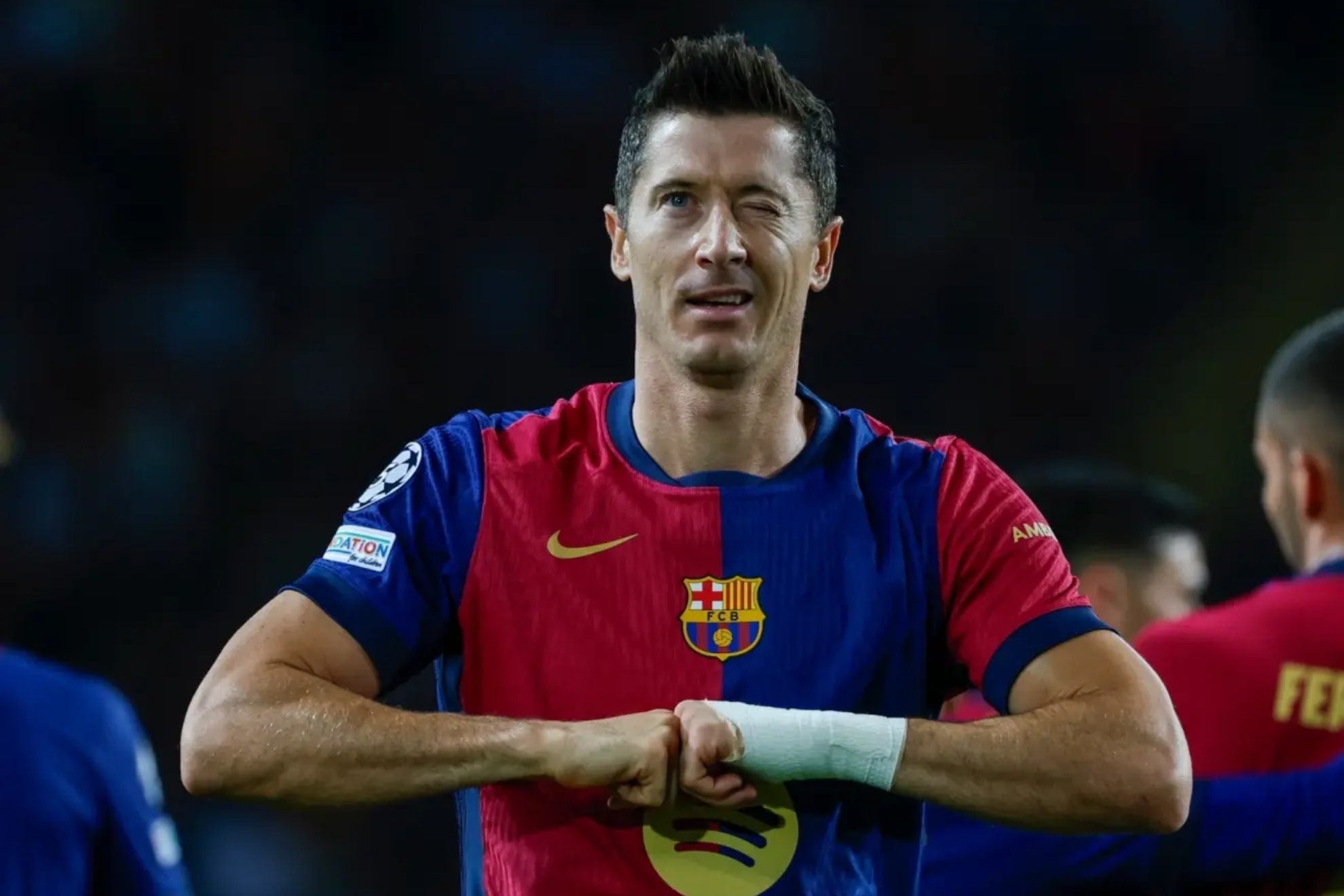 Lewandowski celebra un gol con el Barcelona