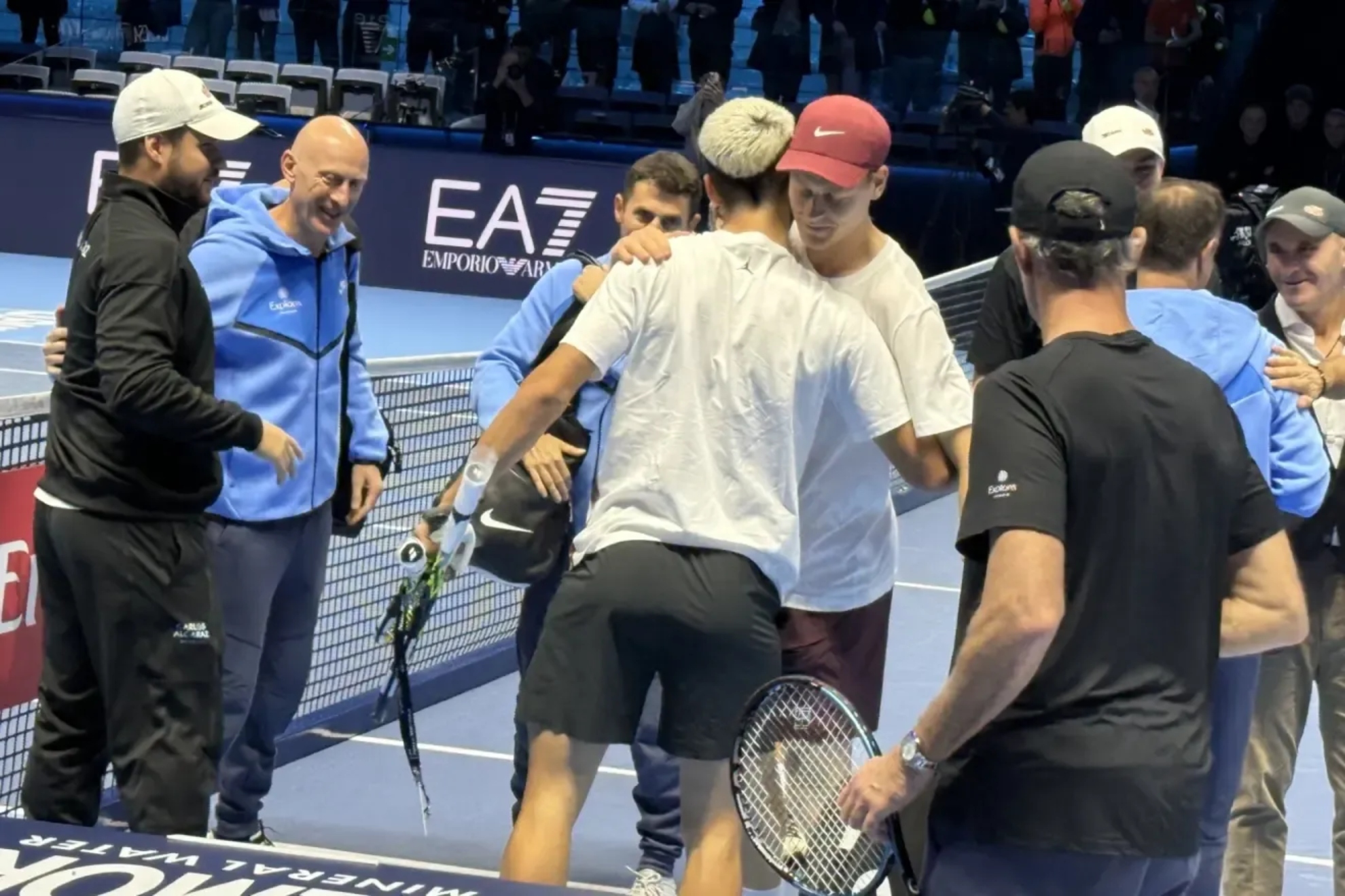 Alcaraz y Sinner se saludan horas antes de la final