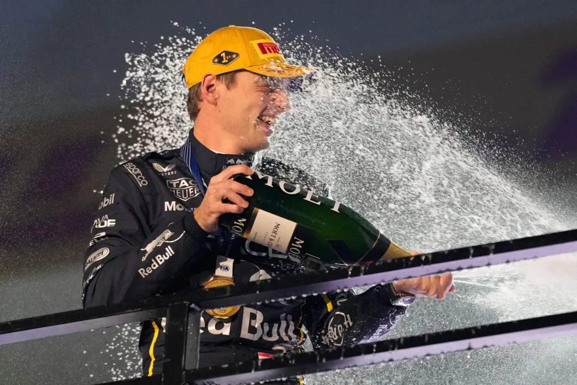 Verstappen celebra el triunfo en Las Vegas