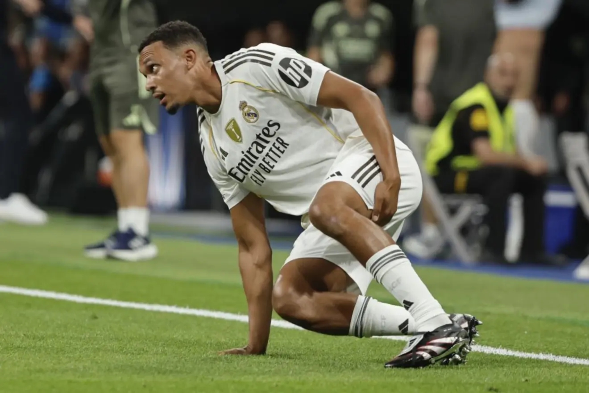 Trent se duele en su pierna izquierda en un partido del Real Madrid