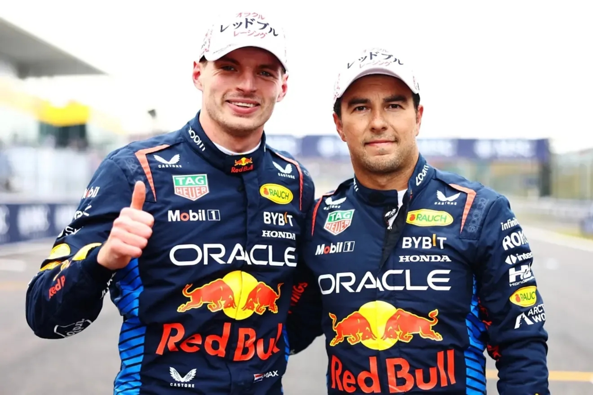 Verstappen y Checo posan en una imagen de archivo