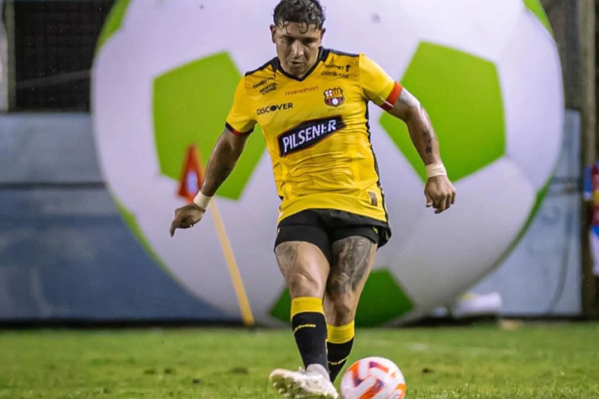 Muere en atentado Mario Pineida, defensor del equipo Barcelona de Ecuador.