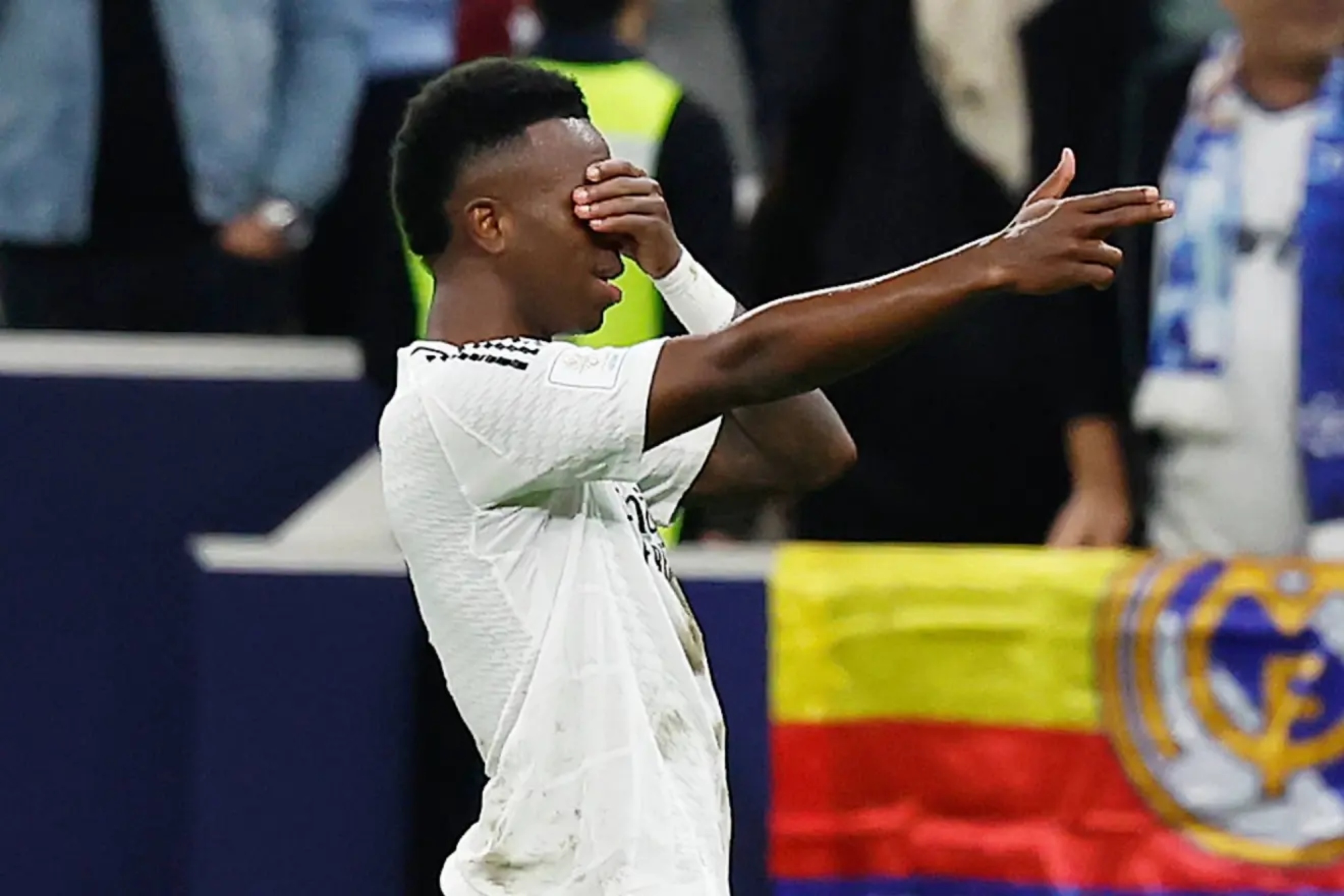 Vinicius celebra un gol tap�ndose los ojos