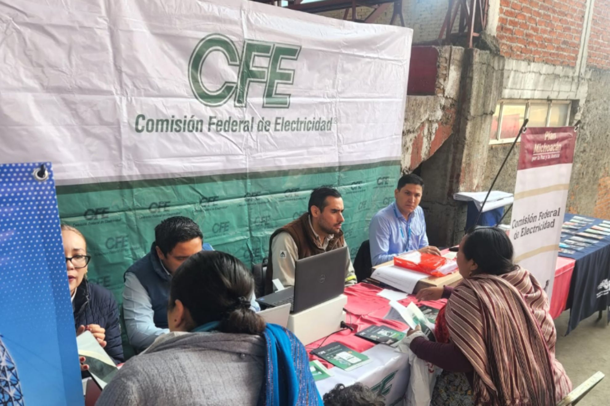 La atenci�n de la CFE sigue presente en la Feria de Bienestar en Uruapan