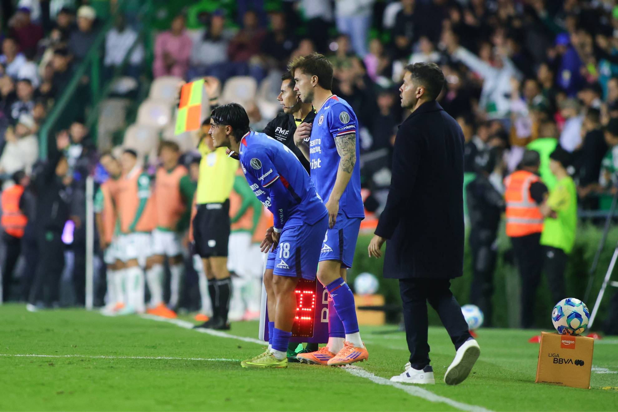 gust�n Palavecino debuta y marca su primer gol con Cruz Azul.